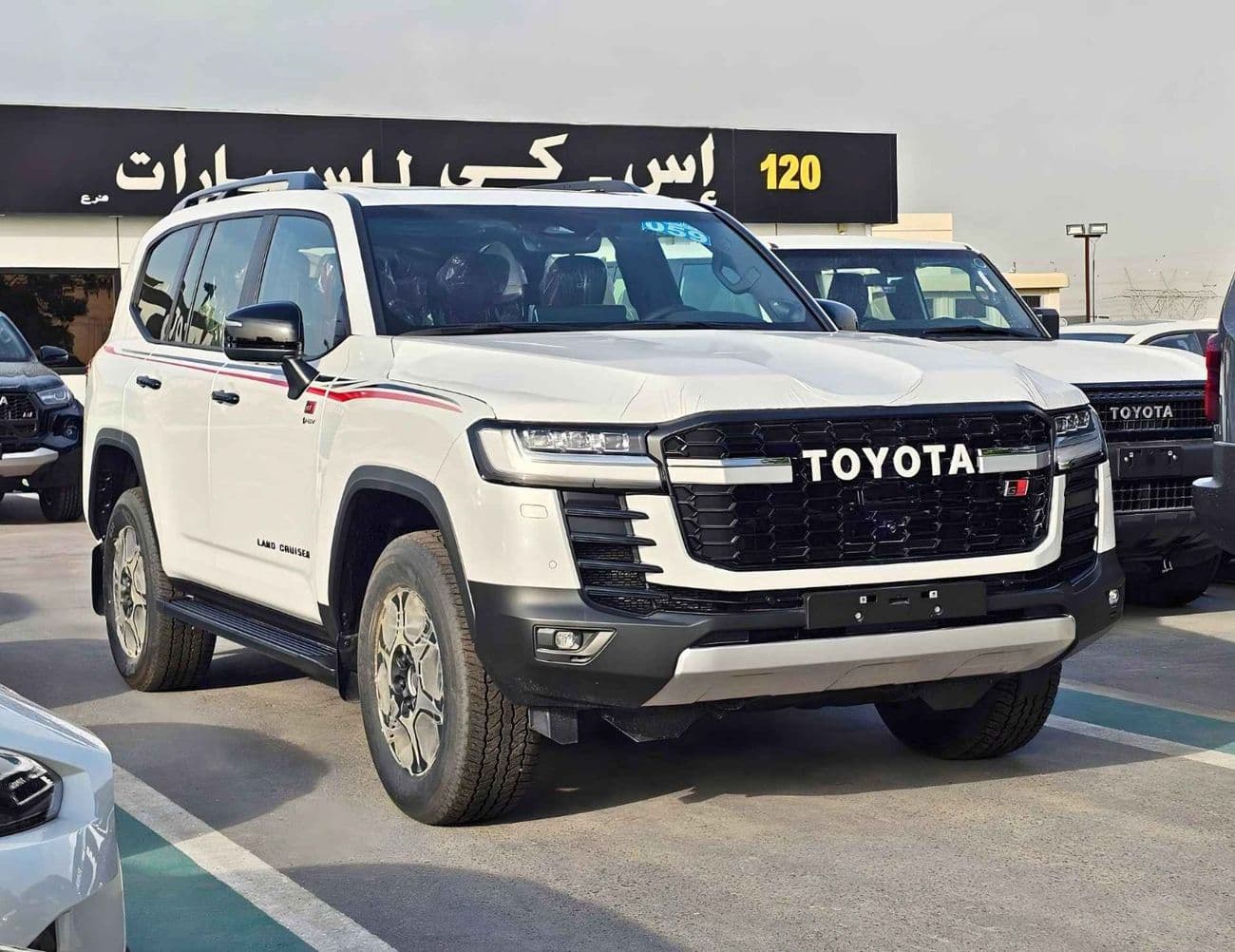 2025 Toyota Land Cruiser GR SPORT thumbnail 3