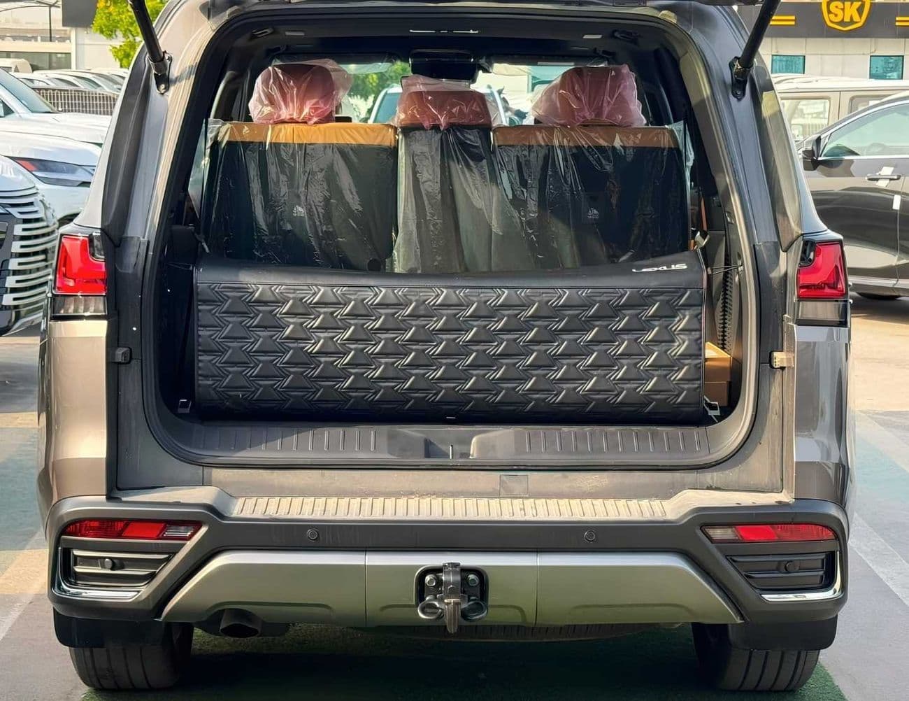 2025 Lexus LX600 SIGNATURE thumbnail 5
