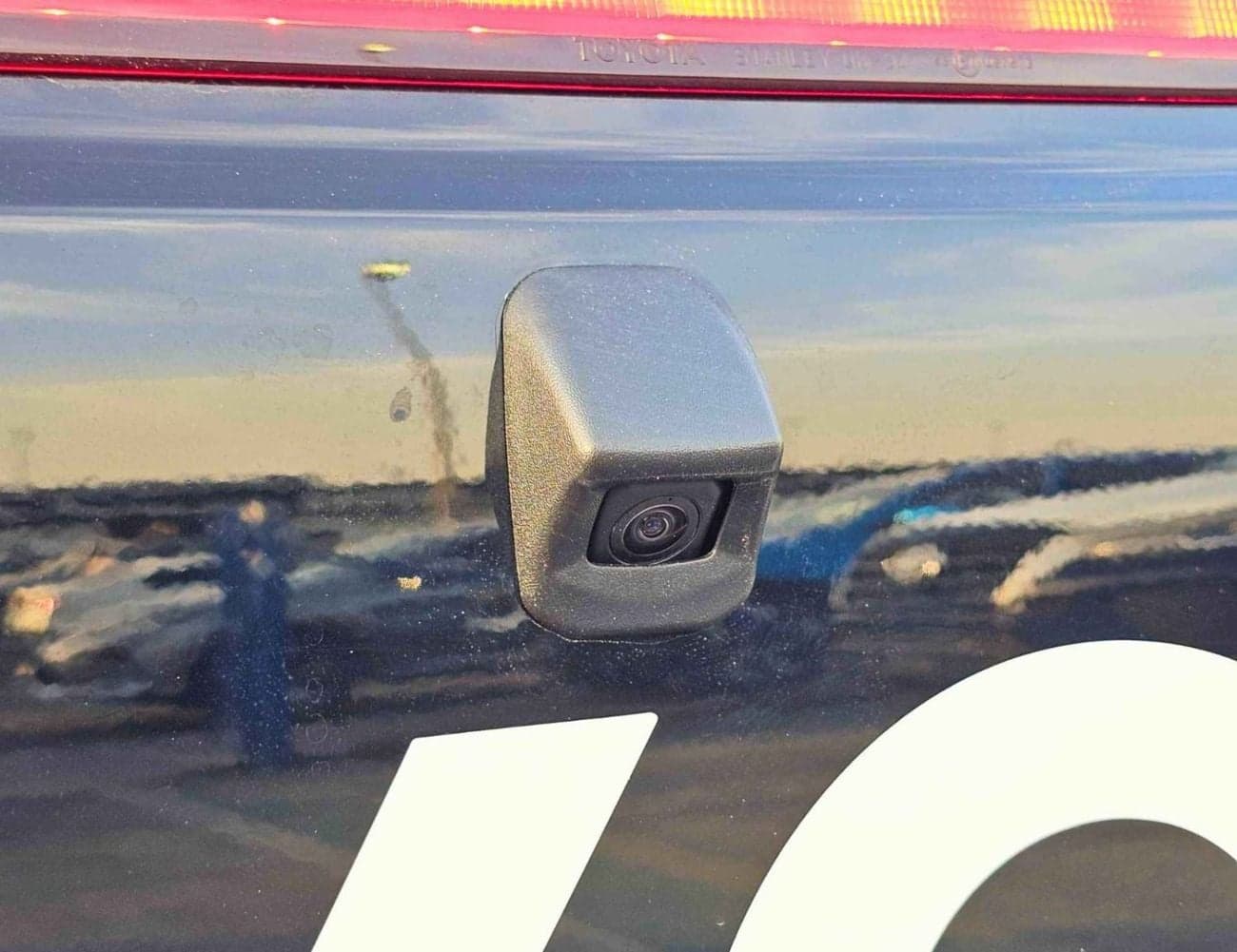 2025 Toyota Hilux SGLX thumbnail 6