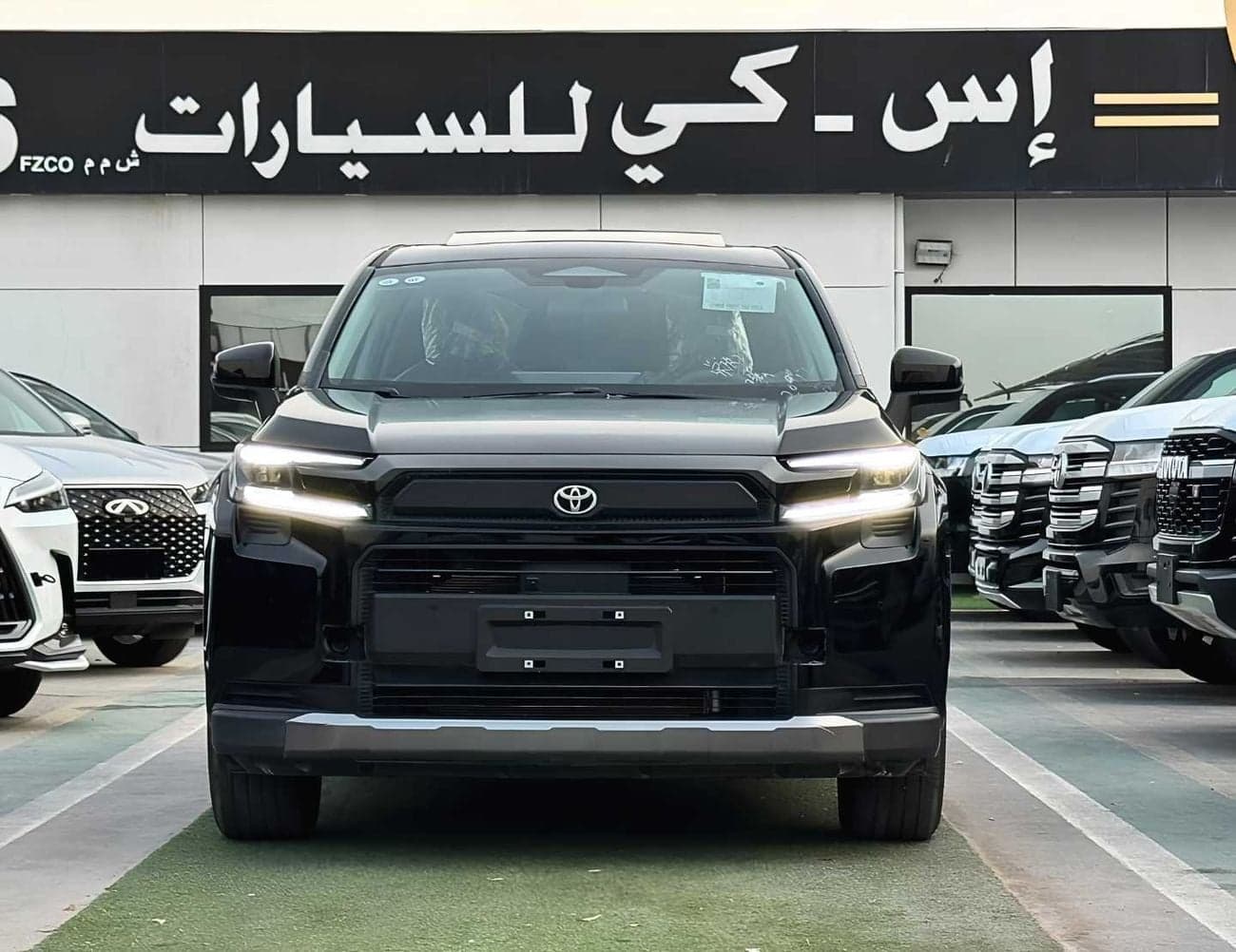 2026 Toyota RAV4 LUXURY HEV thumbnail 2