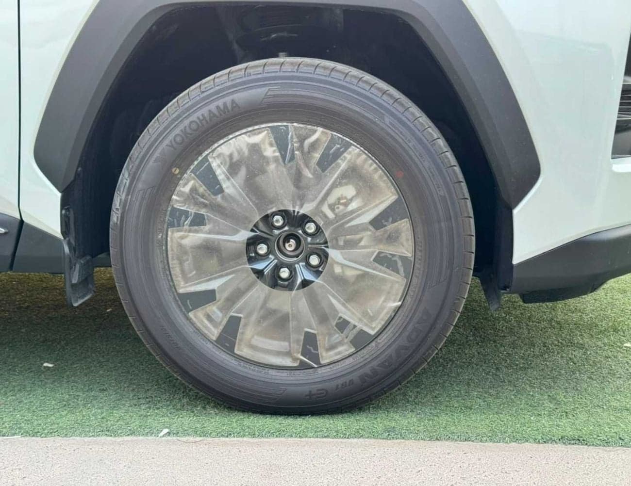 2026 Toyota RAV4 XLE thumbnail 9