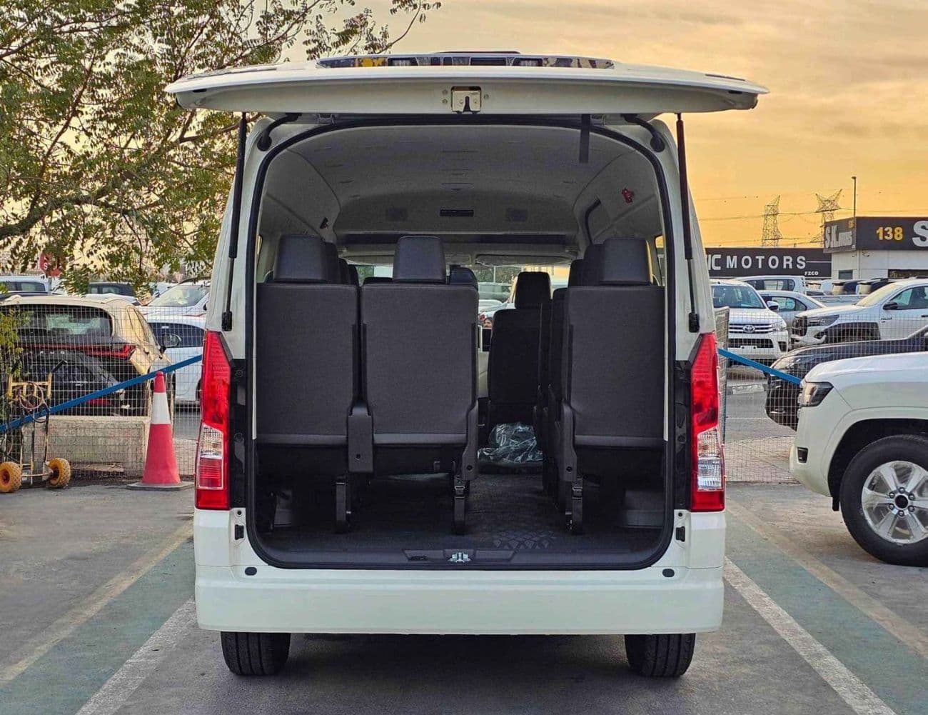 2026 Toyota Hiace GL thumbnail 7