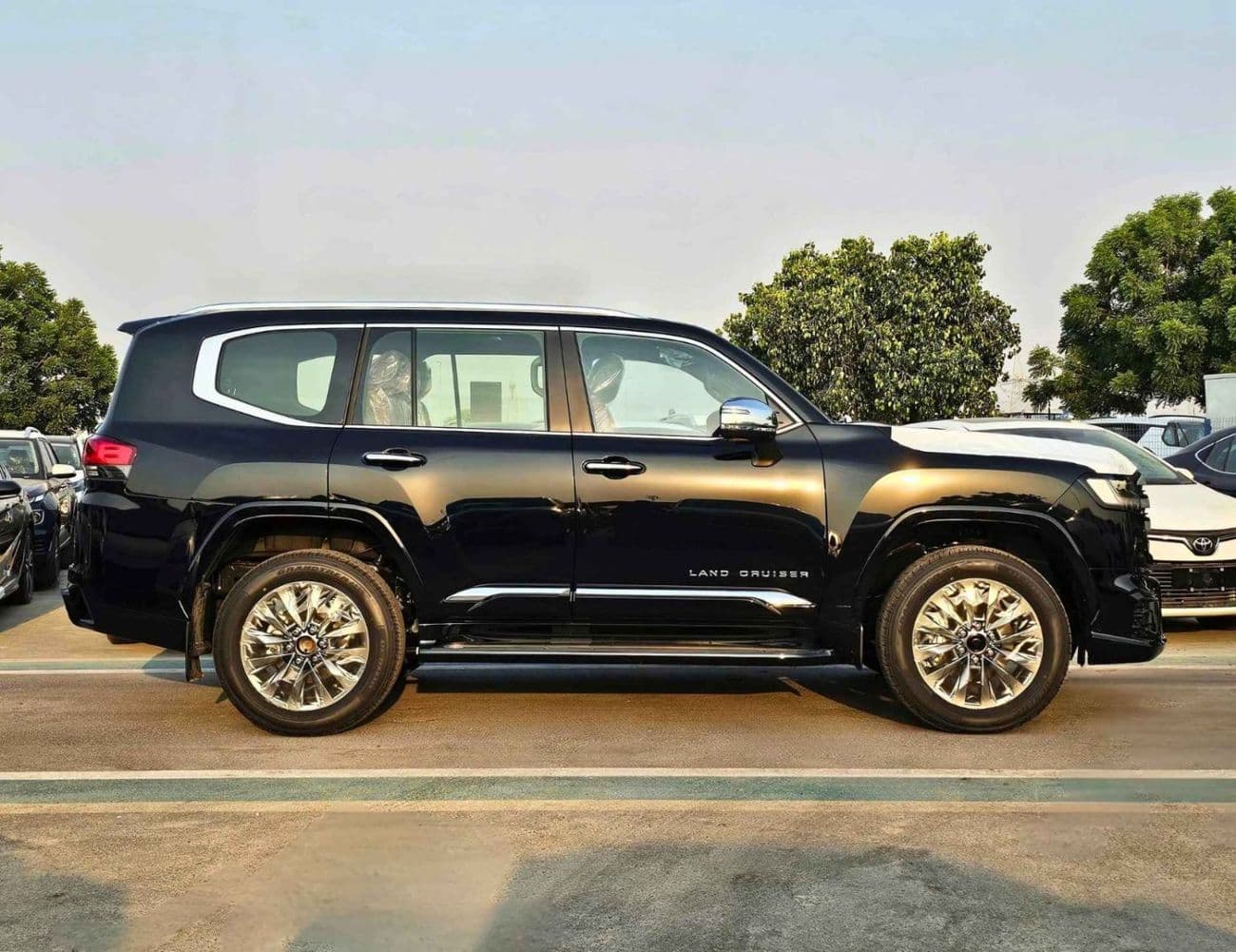 2026 Toyota Land Cruiser VXR thumbnail 2