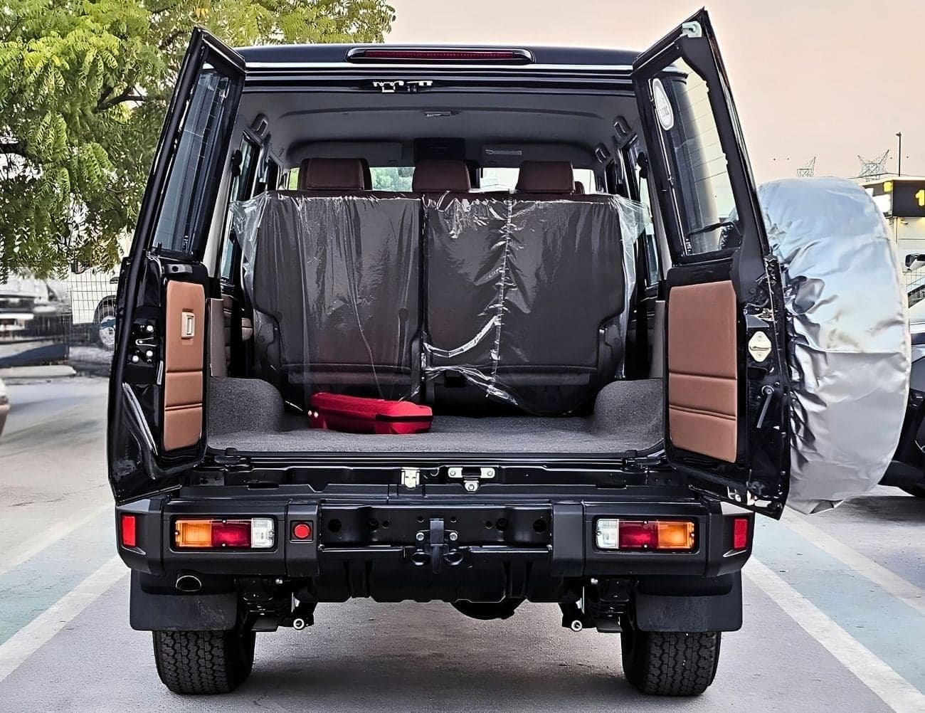 2026 Toyota Land Cruiser 70 LC76 LX thumbnail 7