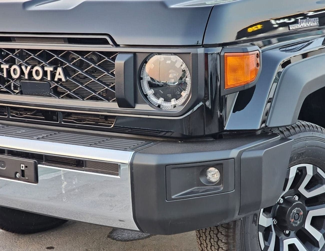 2026 Toyota Land Cruiser 70 LC76 LX thumbnail 10