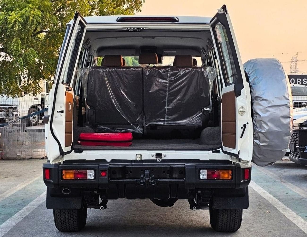 2026 Toyota Land Cruiser 70 LC76 LX thumbnail 7