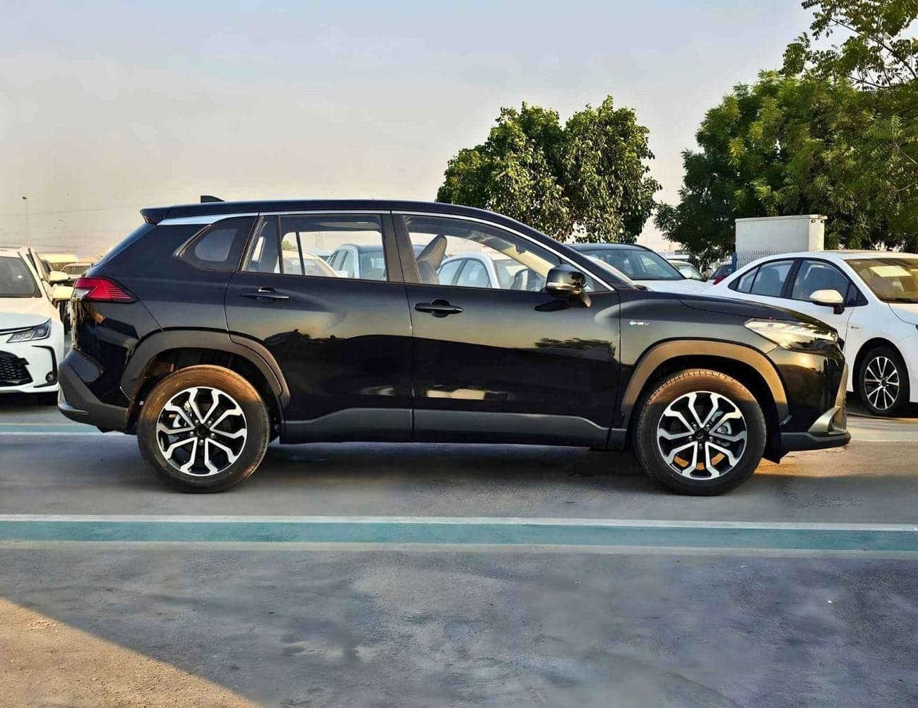 2026 Toyota Frontlander Luxury thumbnail 2