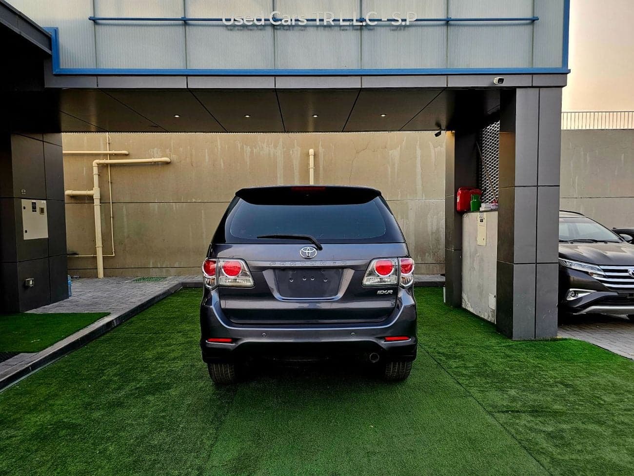 2015 Toyota Fortuner EXR thumbnail 4