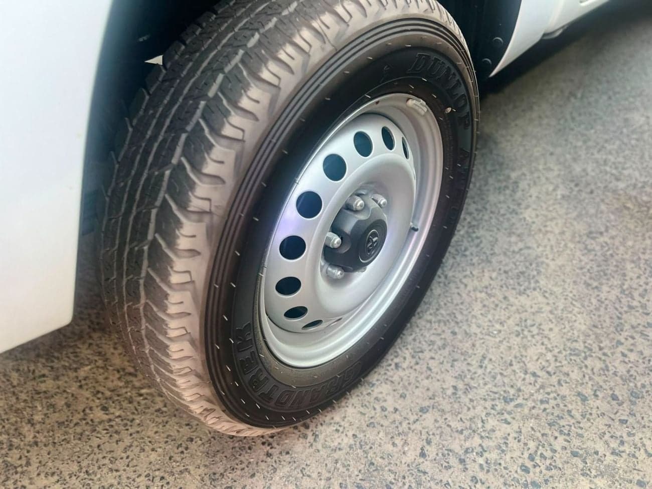 2026 Toyota Hilux 2.4L DIESEL thumbnail 7