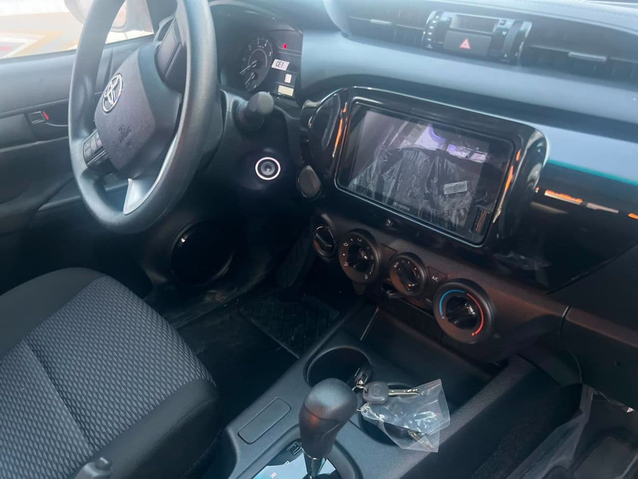 2026 Toyota Hilux 2.4L DIESEL thumbnail 8