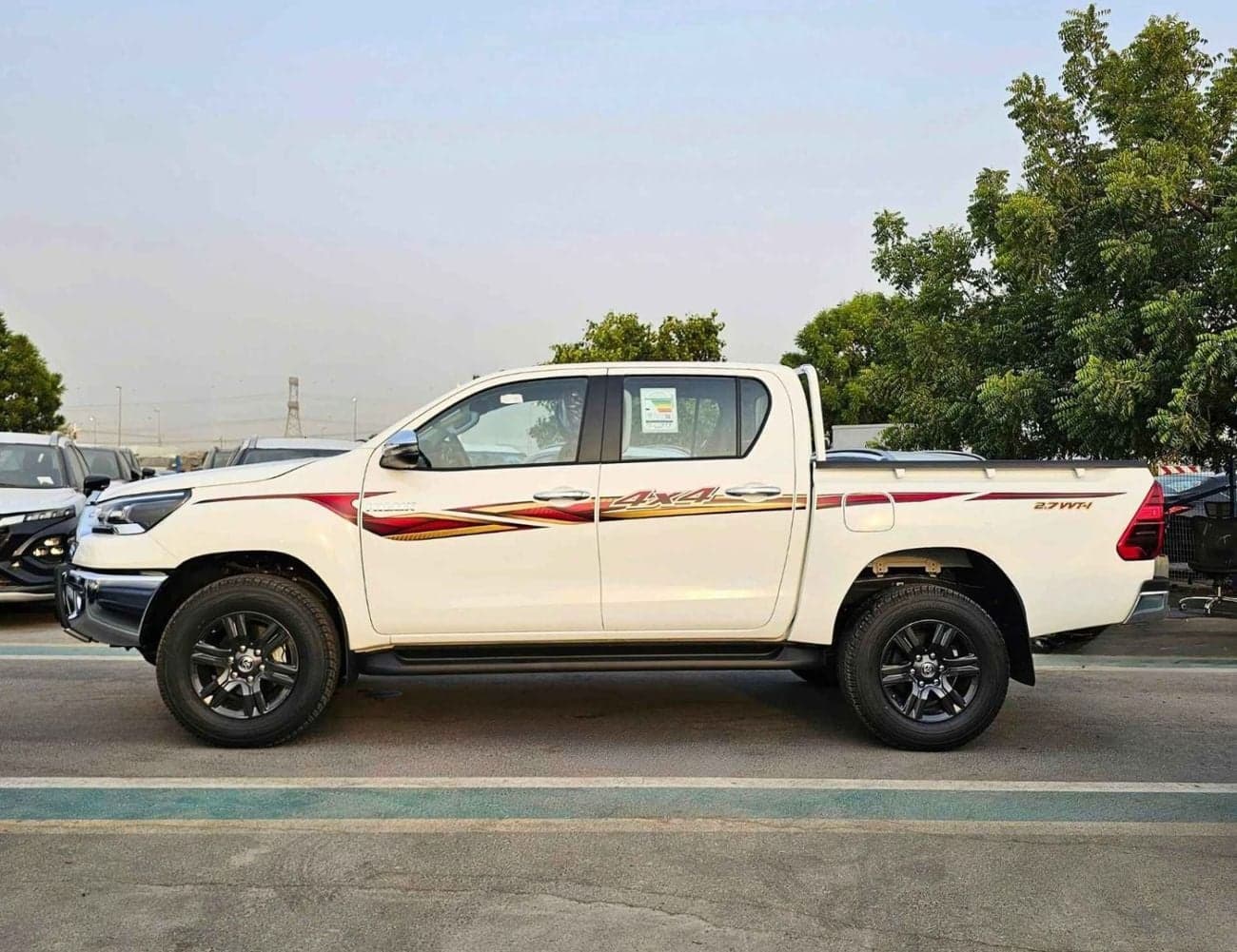 2025 Toyota Hilux GLX thumbnail 3