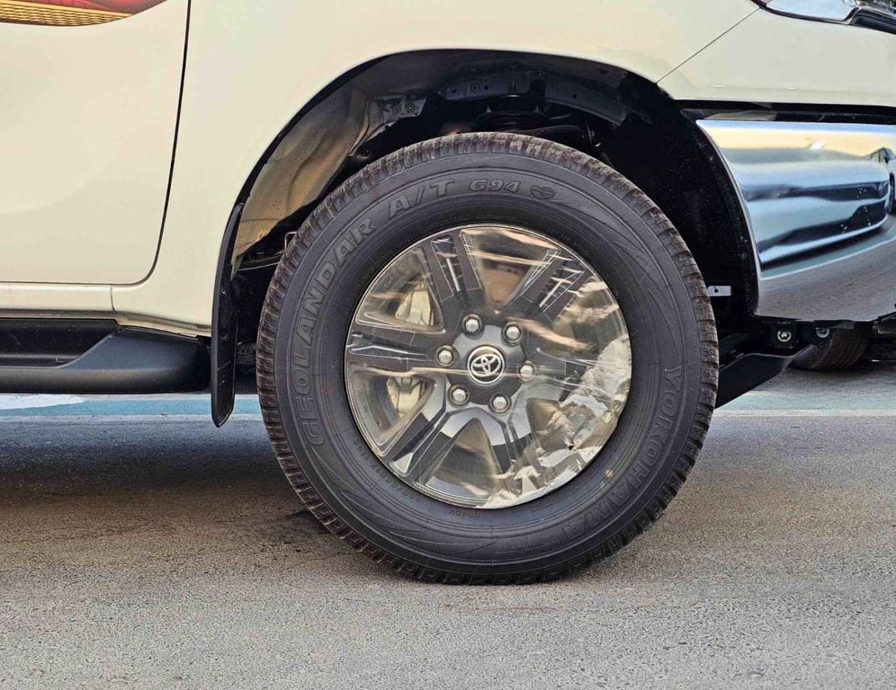 2025 Toyota Hilux GLX thumbnail 6