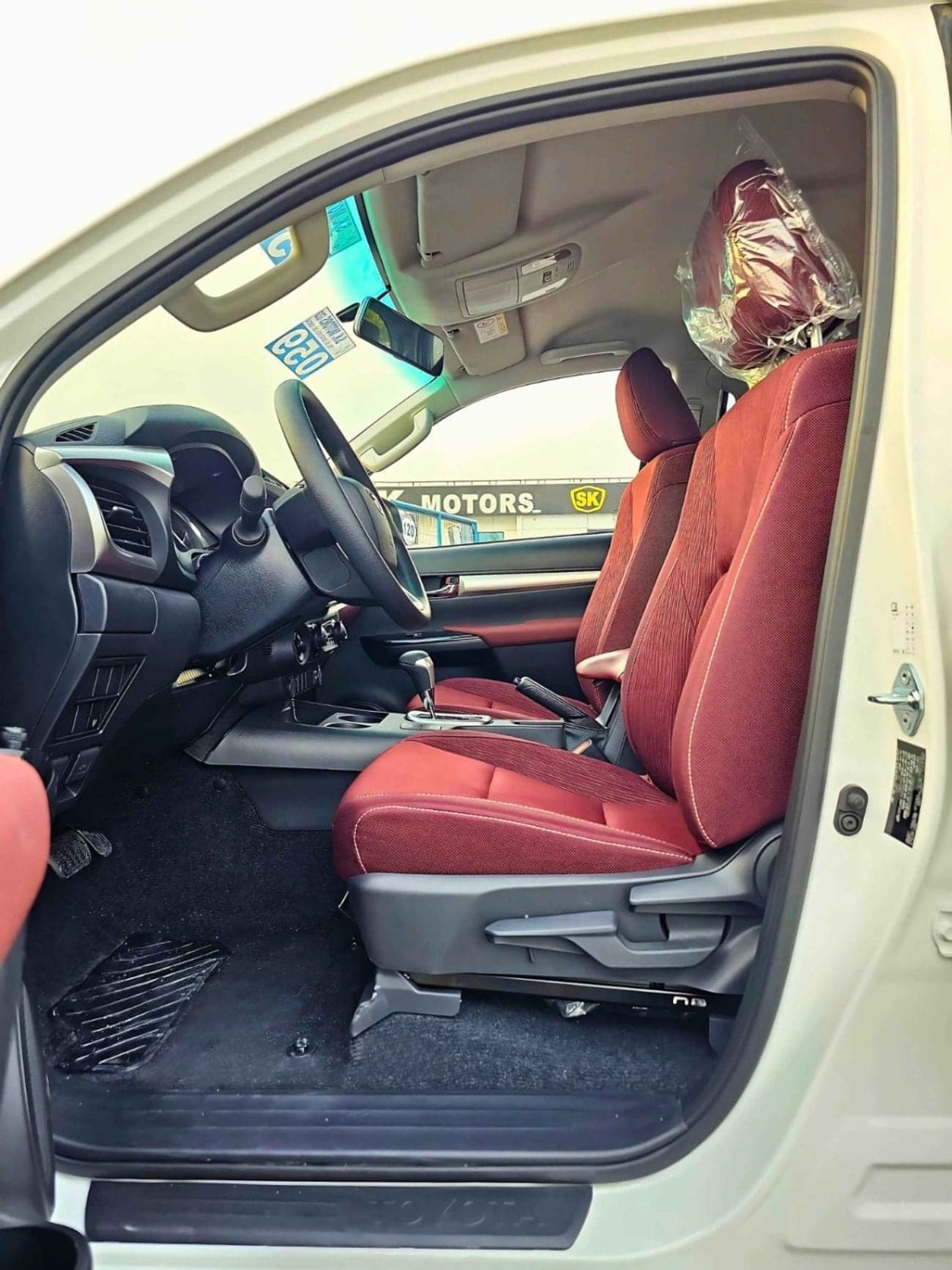 2025 Toyota Hilux GLX thumbnail 7