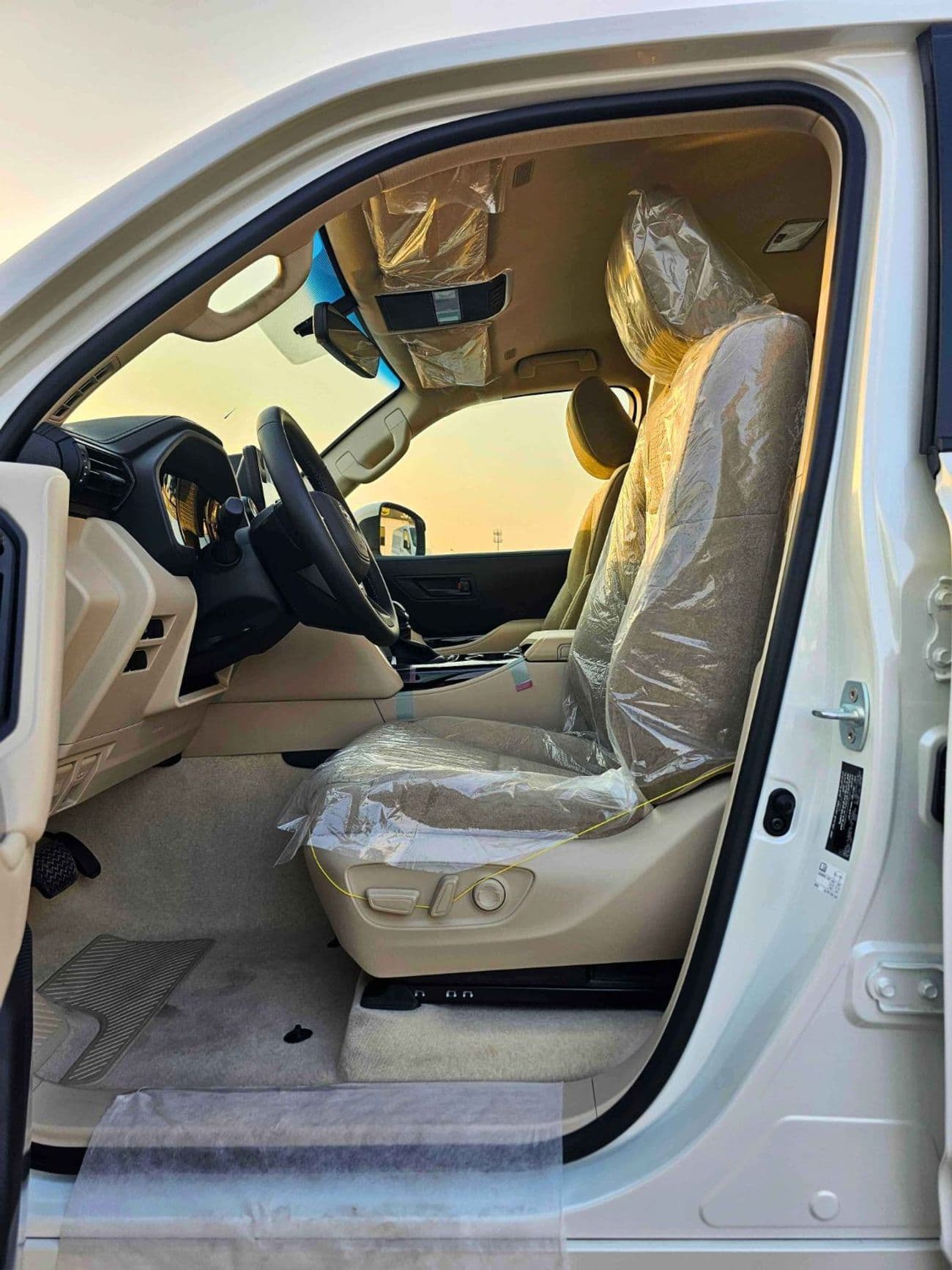 2025 Toyota Land Cruiser GXR thumbnail 10