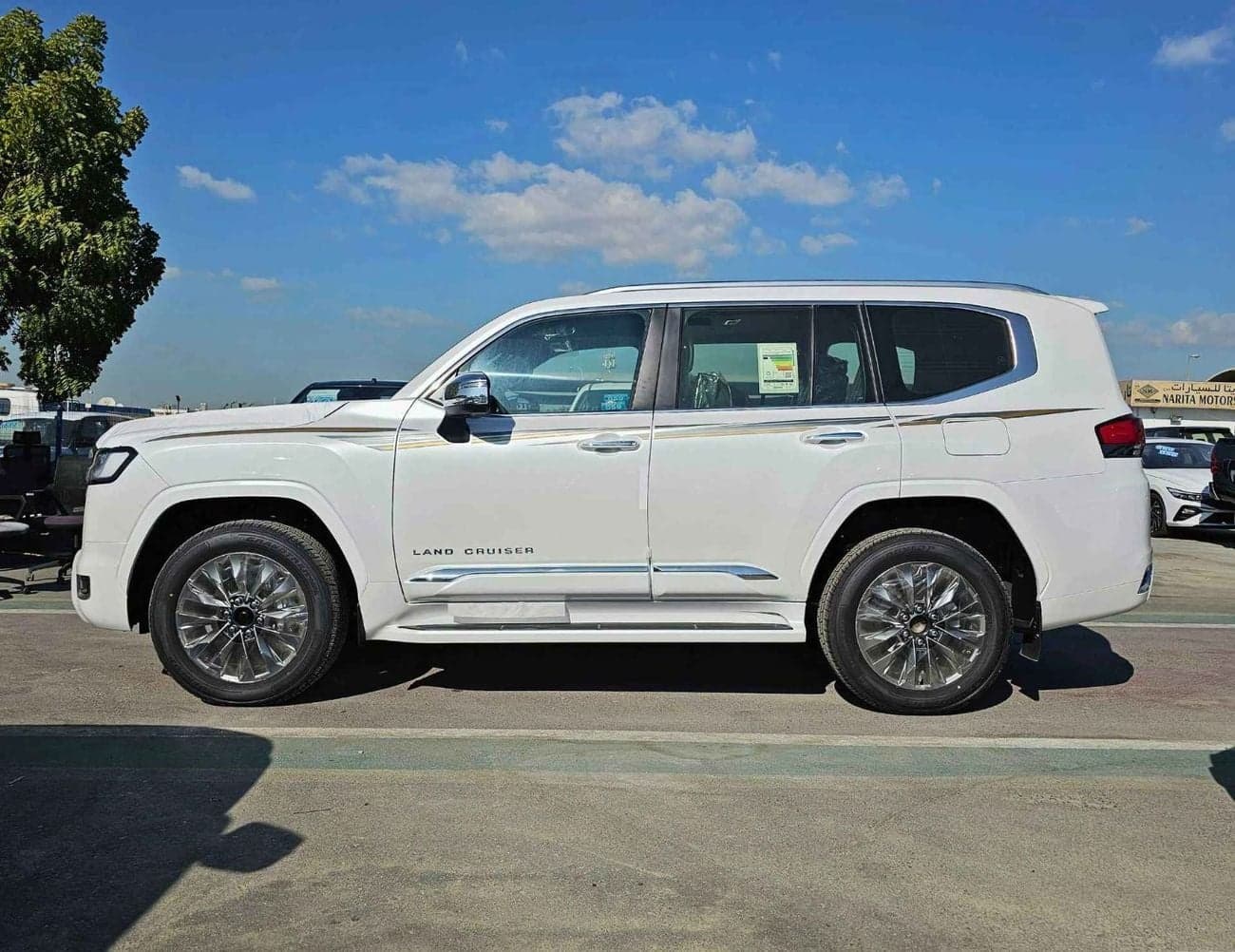 2024 Toyota Land Cruiser thumbnail 3