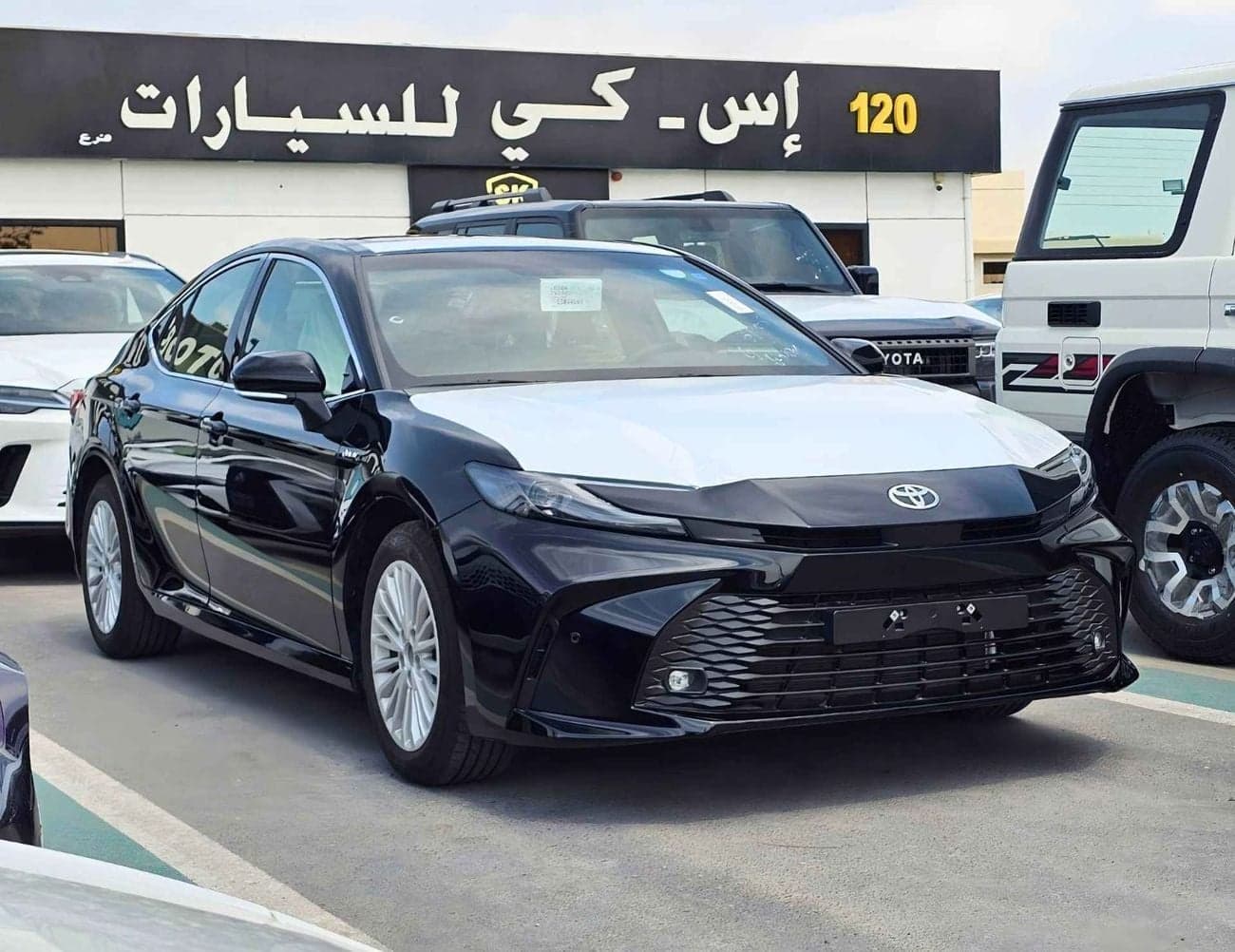 2025 Toyota Camry E PLUS HEV thumbnail 3