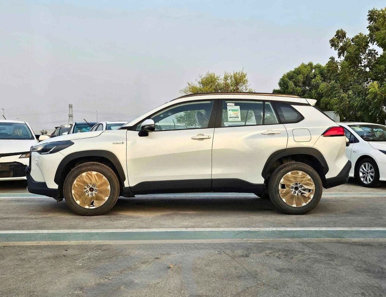 2024 Toyota Corolla Cross LTD HEV thumbnail 4