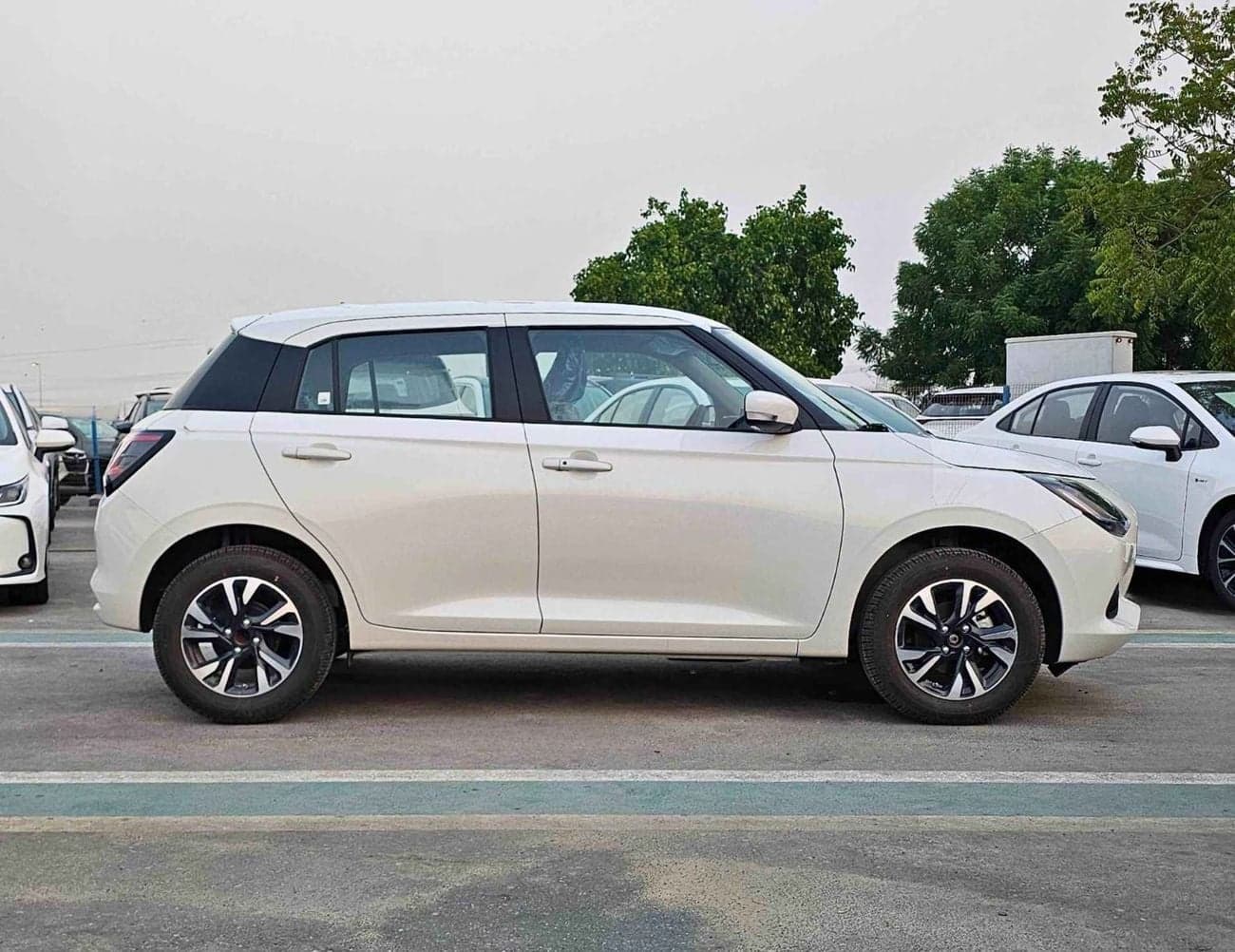 2026 Suzuki Swift GLX thumbnail 2