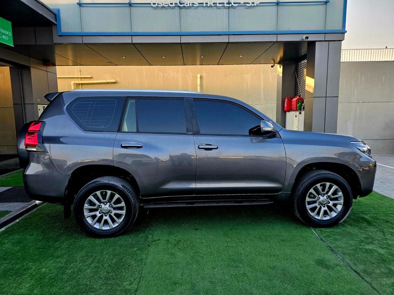 2019 Toyota Prado EXR thumbnail 5