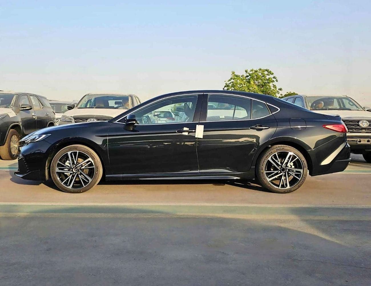 2025 Toyota Camry SPORT HEV thumbnail 3