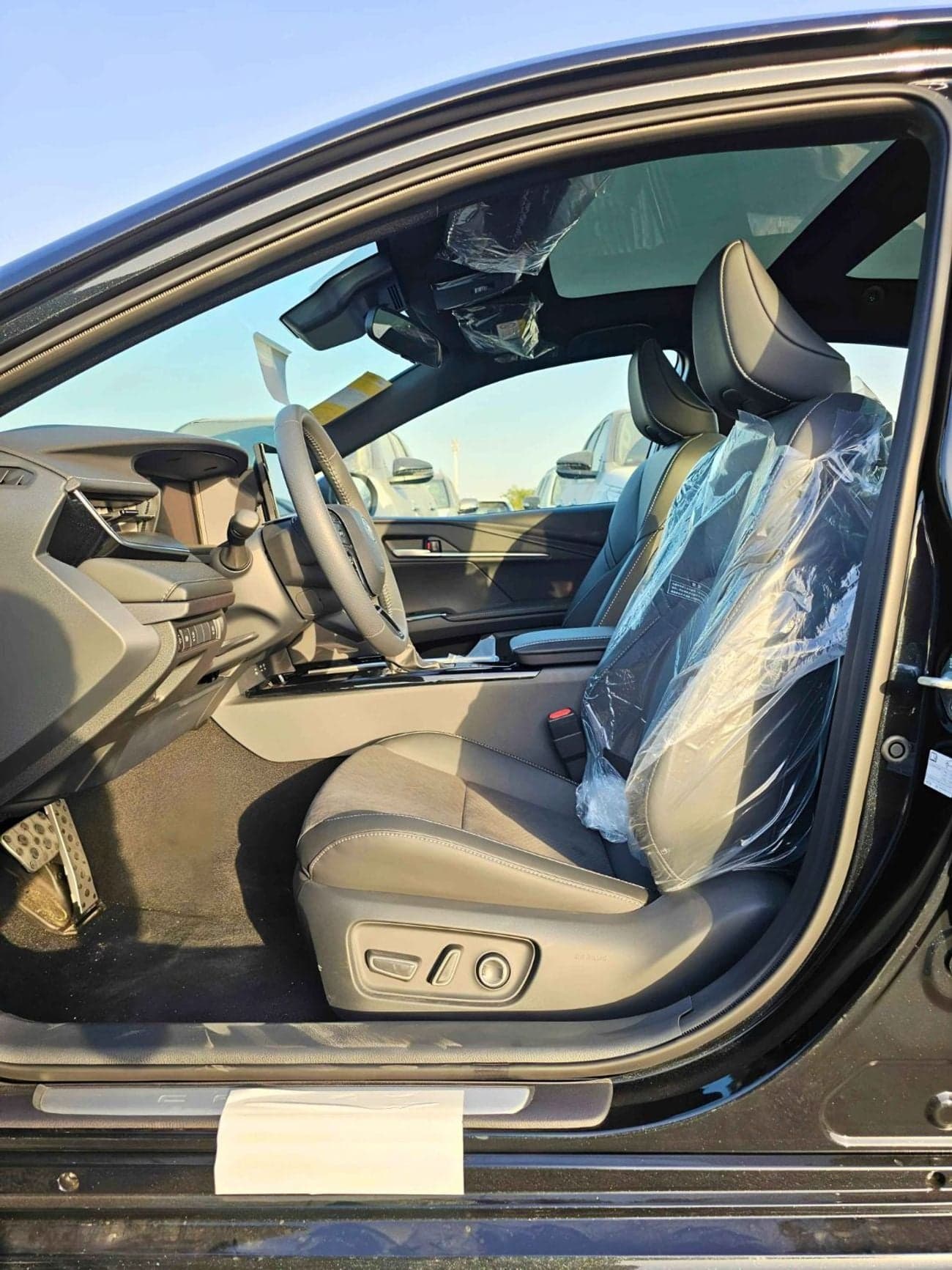 2025 Toyota Camry SPORT HEV thumbnail 6