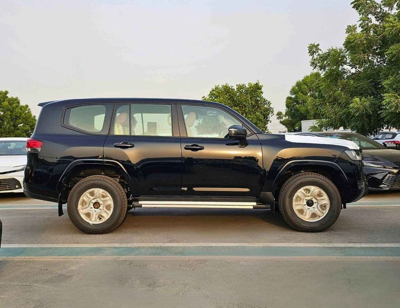 2024 Toyota Land Cruiser GXR thumbnail 2
