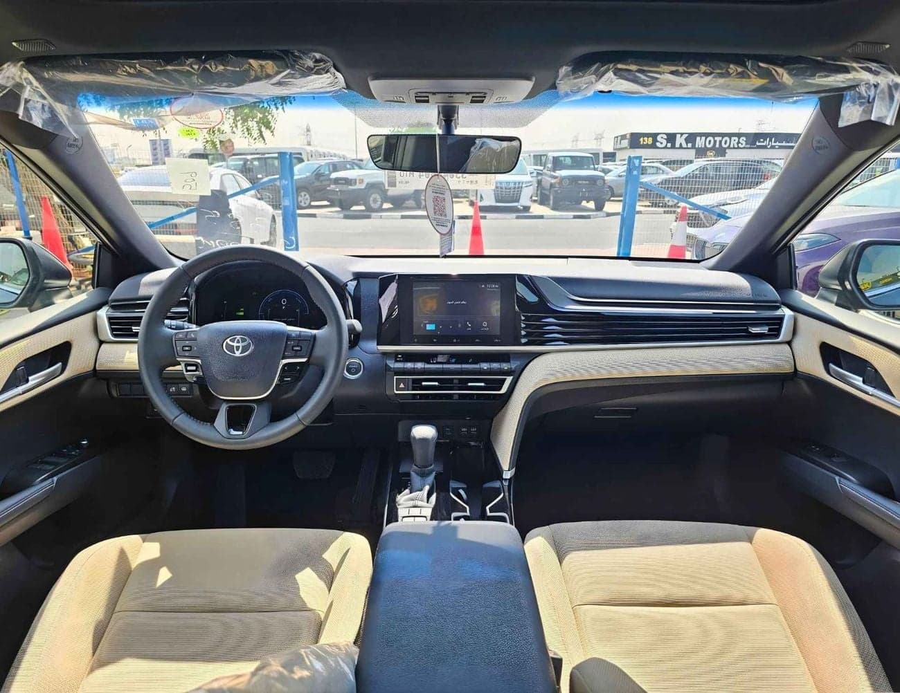 2025 Toyota Camry E PLUS HEV thumbnail 10