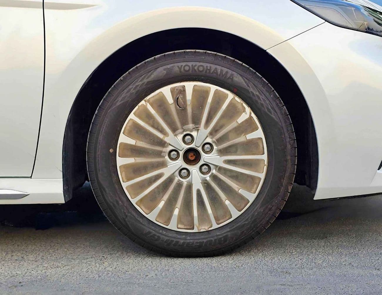 2025 Toyota Camry GLE thumbnail 5