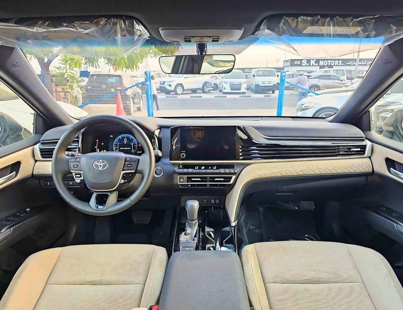 2025 Toyota Camry GLE thumbnail 10