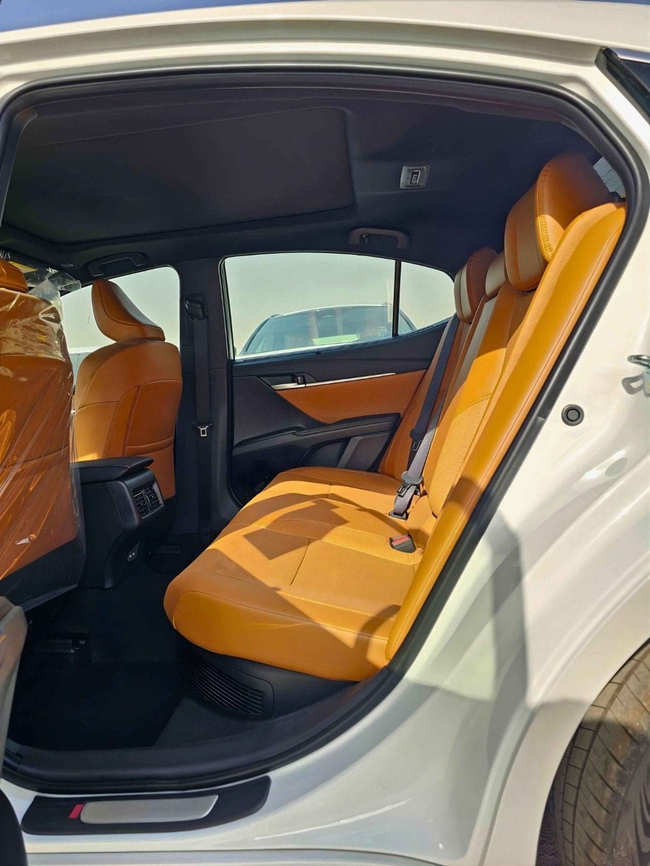 2026 Toyota Camry LIMITED HEV thumbnail 10