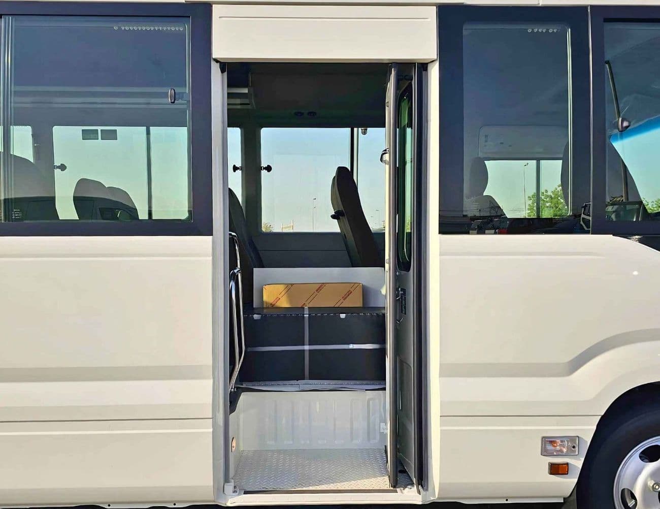 2025 Toyota Coaster 2.8L V4 Diesel Automatic 23 Seater thumbnail 7