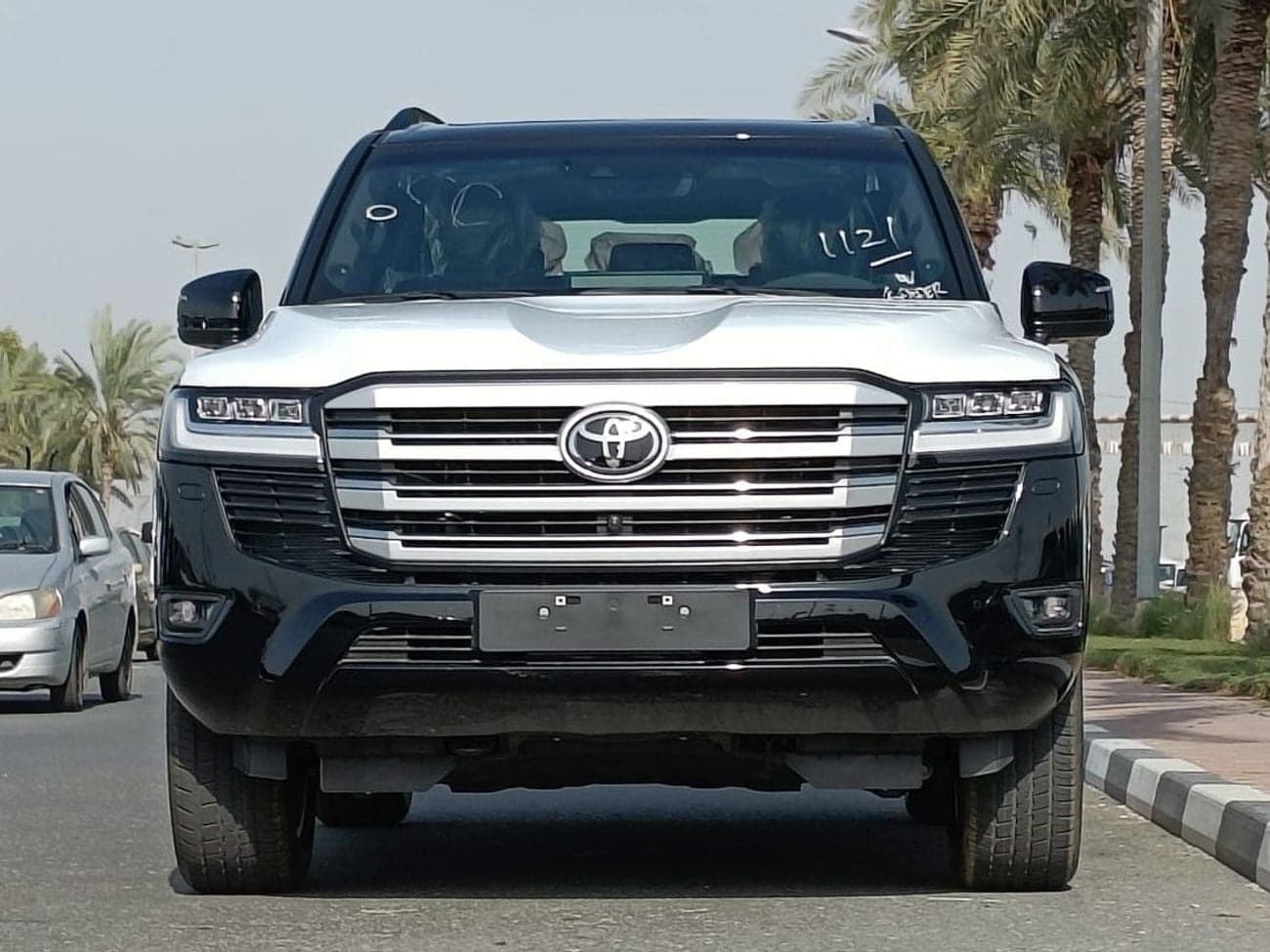 2022 Toyota Land Cruiser GXR thumbnail 2