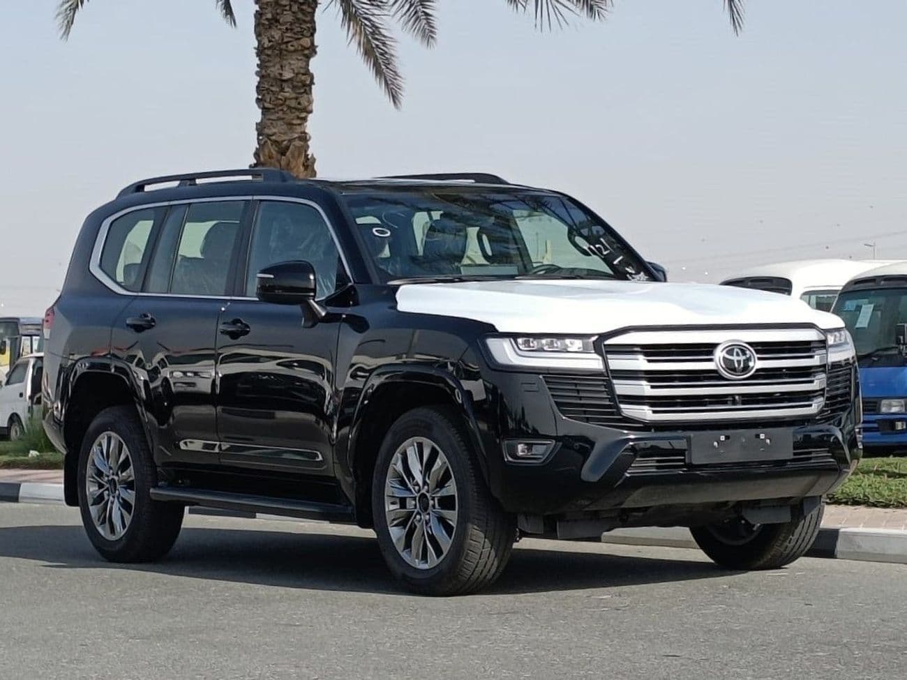 2022 Toyota Land Cruiser GXR thumbnail 3