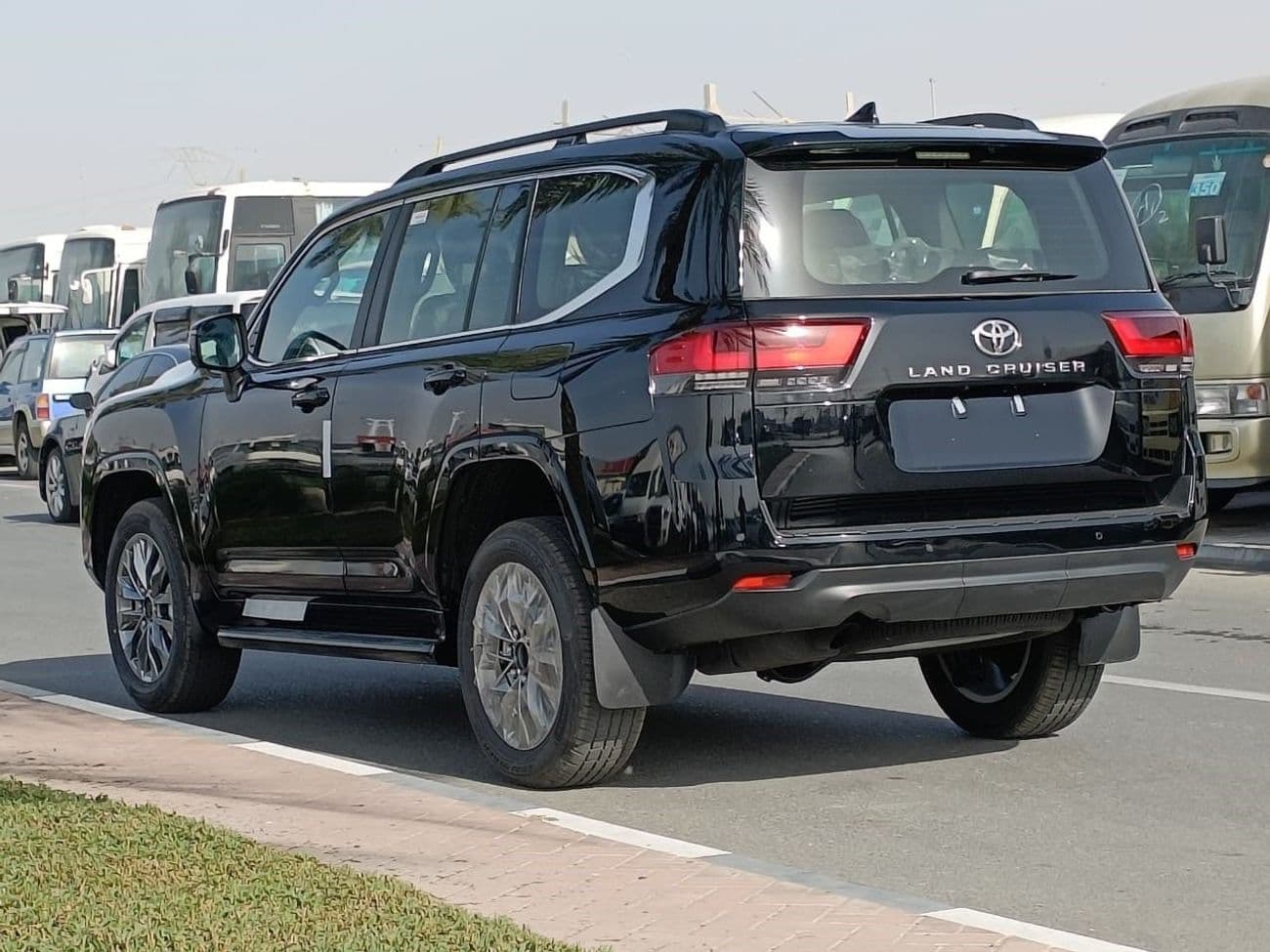 2022 Toyota Land Cruiser GXR thumbnail 6