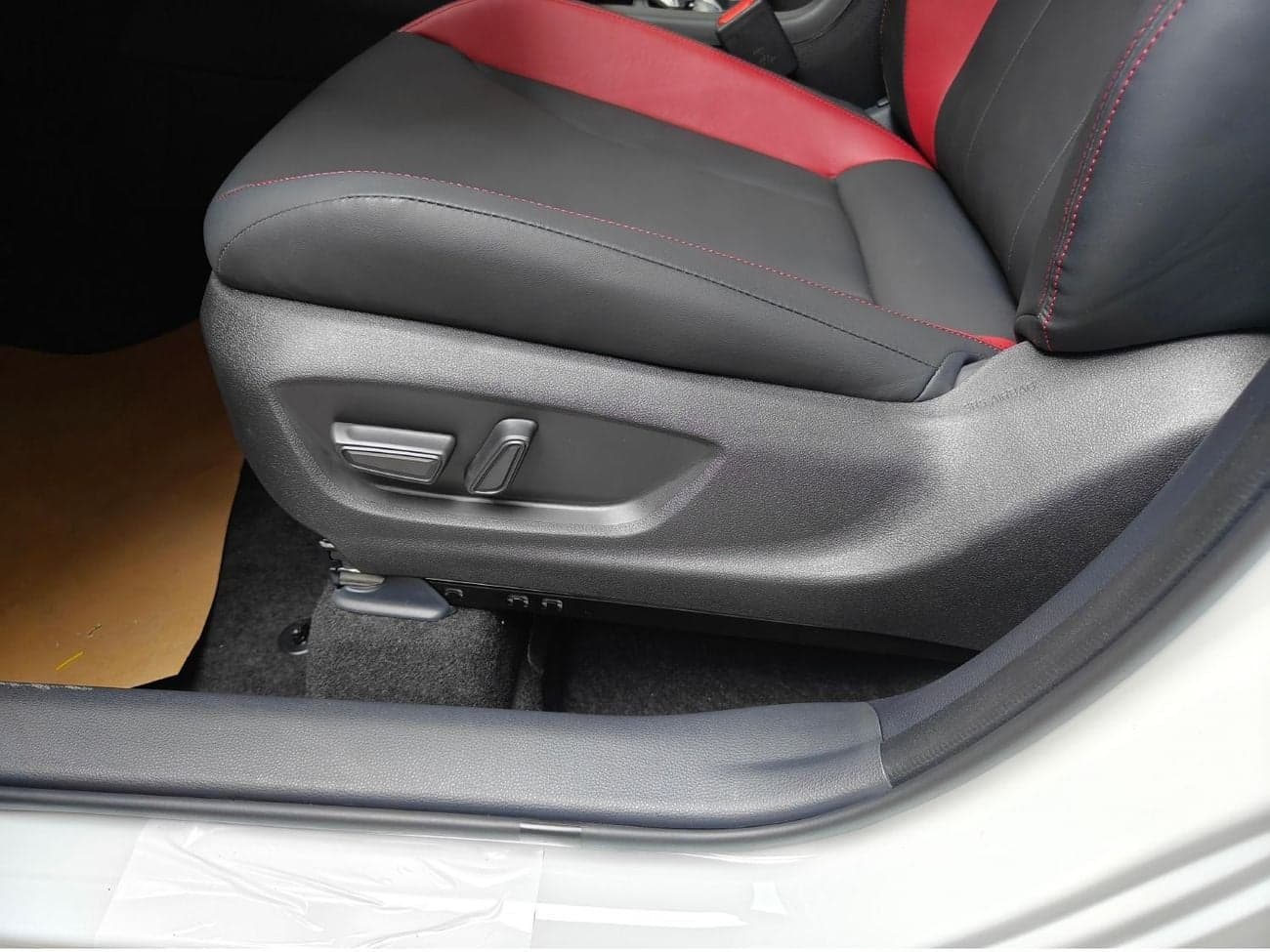 2025 Toyota Frontlander Luxury thumbnail 9