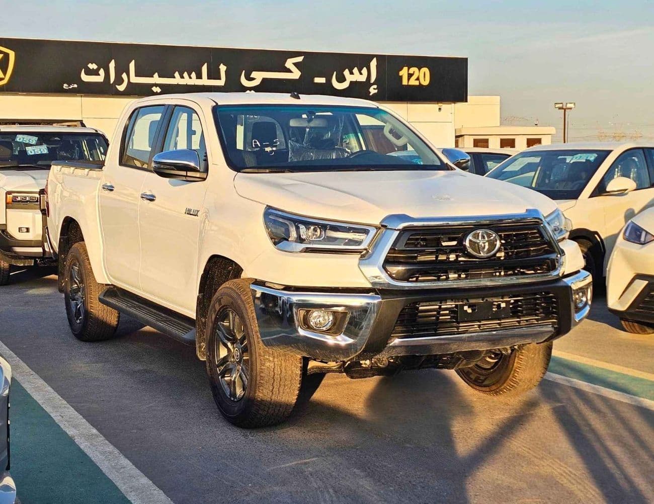 2025 Toyota Hilux SGLX thumbnail 2