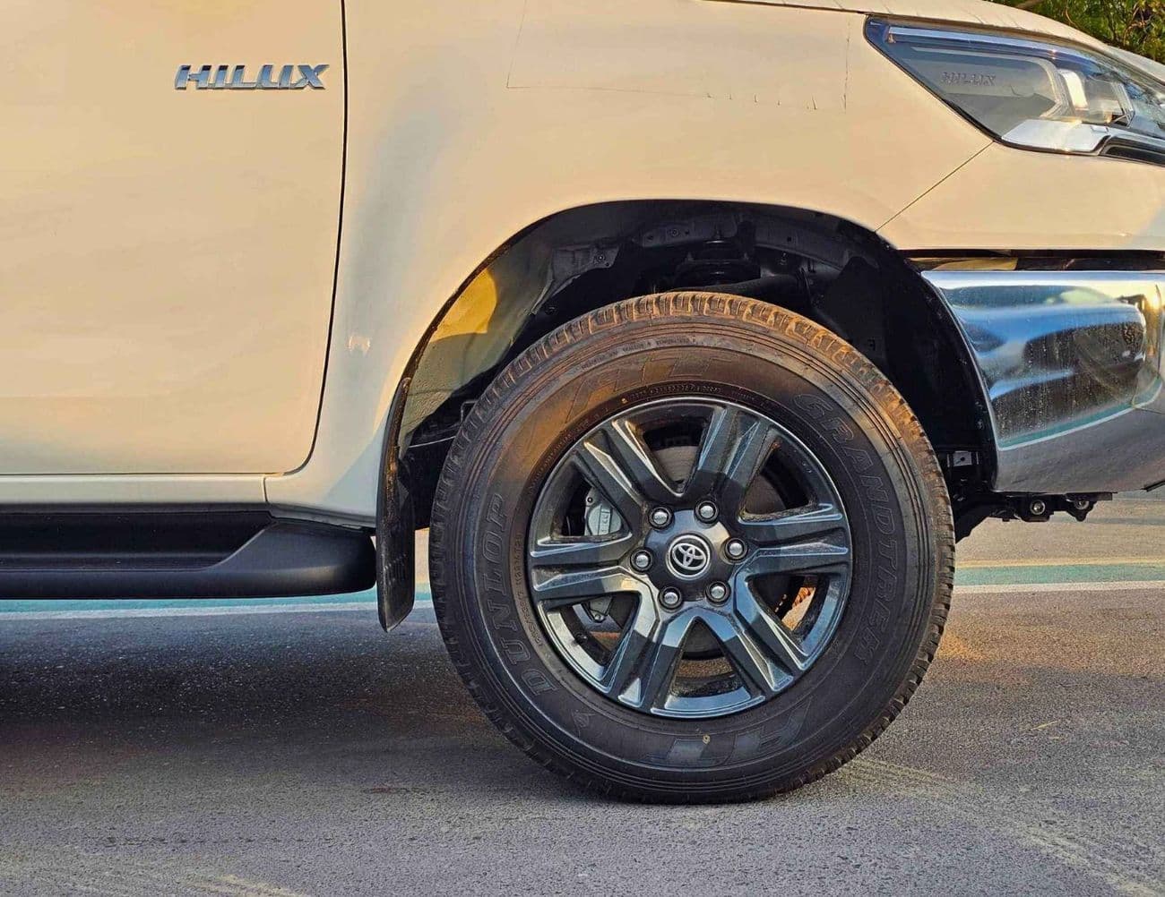 2025 Toyota Hilux SGLX thumbnail 7