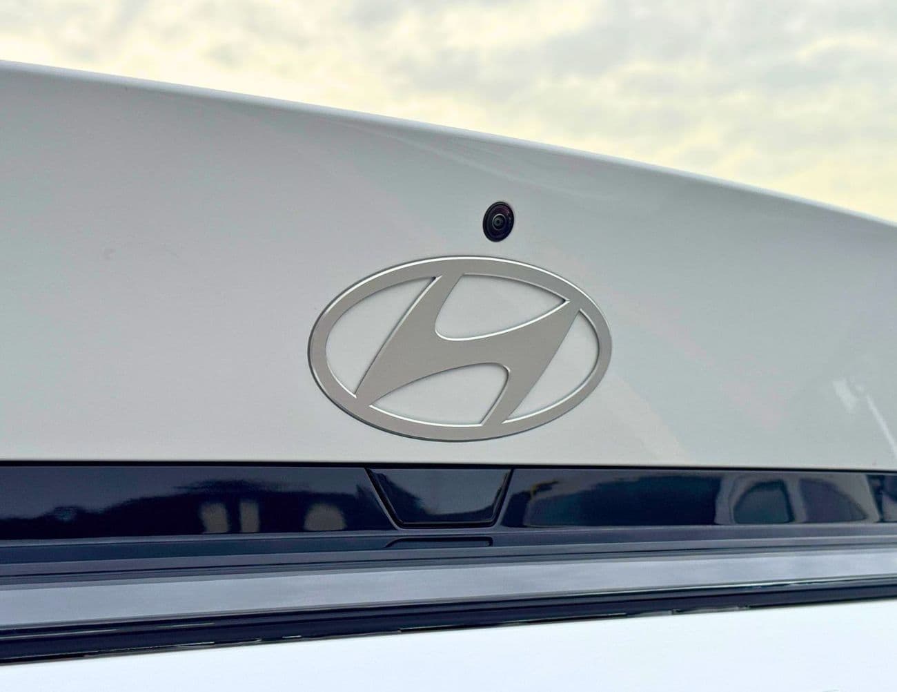 2025 Hyundai Elantra SMART thumbnail 4