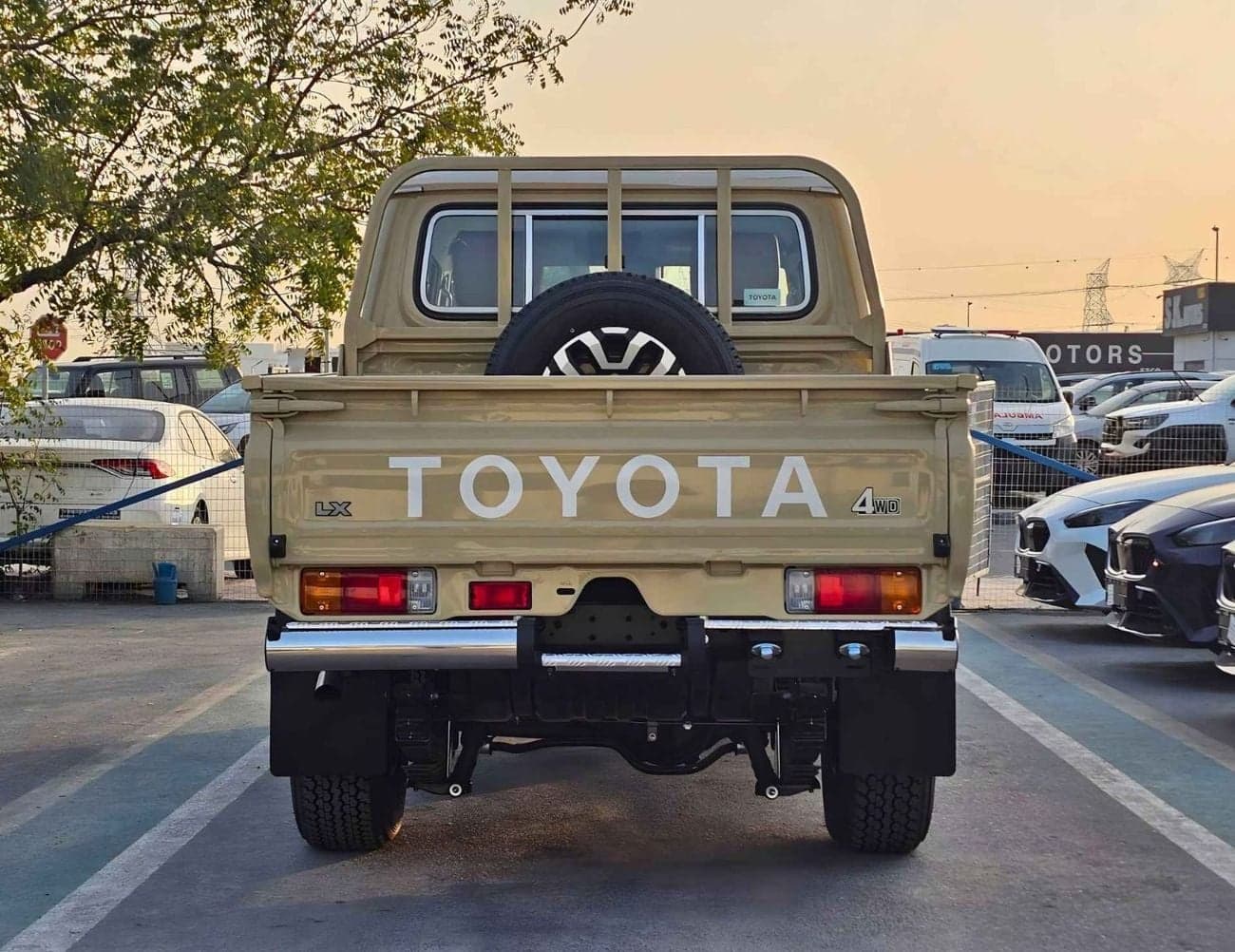 2025 Toyota Land Cruiser Pick Up thumbnail 4
