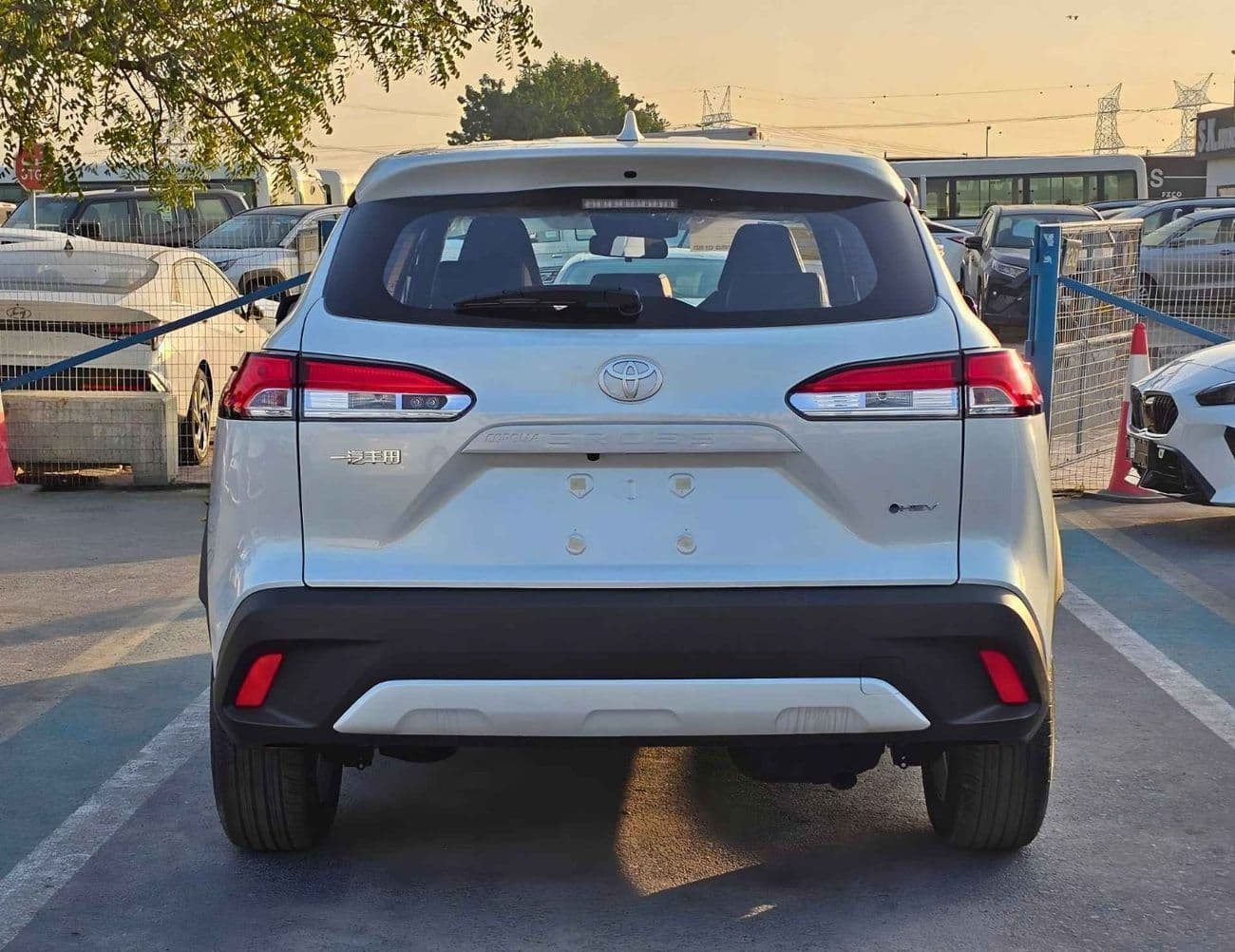 2025 Toyota Corolla Cross LTD HEV thumbnail 4