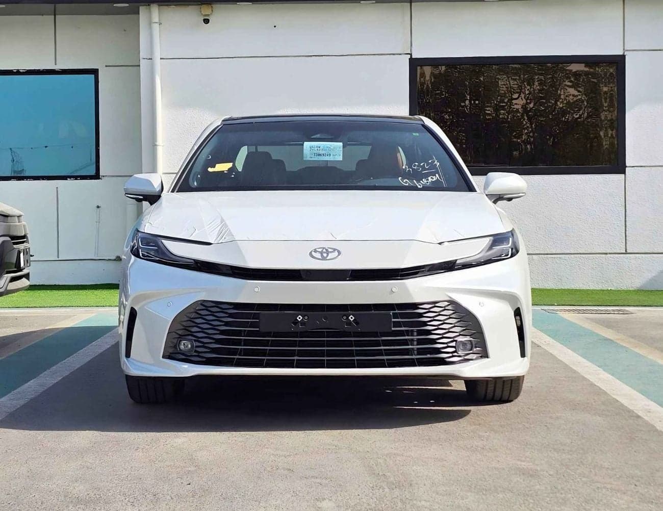 2026 Toyota Camry GLE HEV thumbnail 2