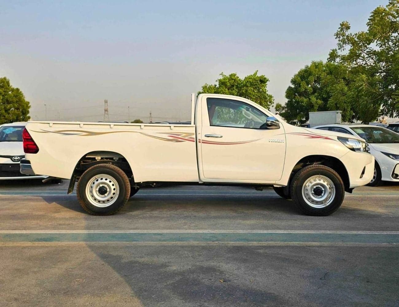 2026 Toyota Hilux GL thumbnail 3