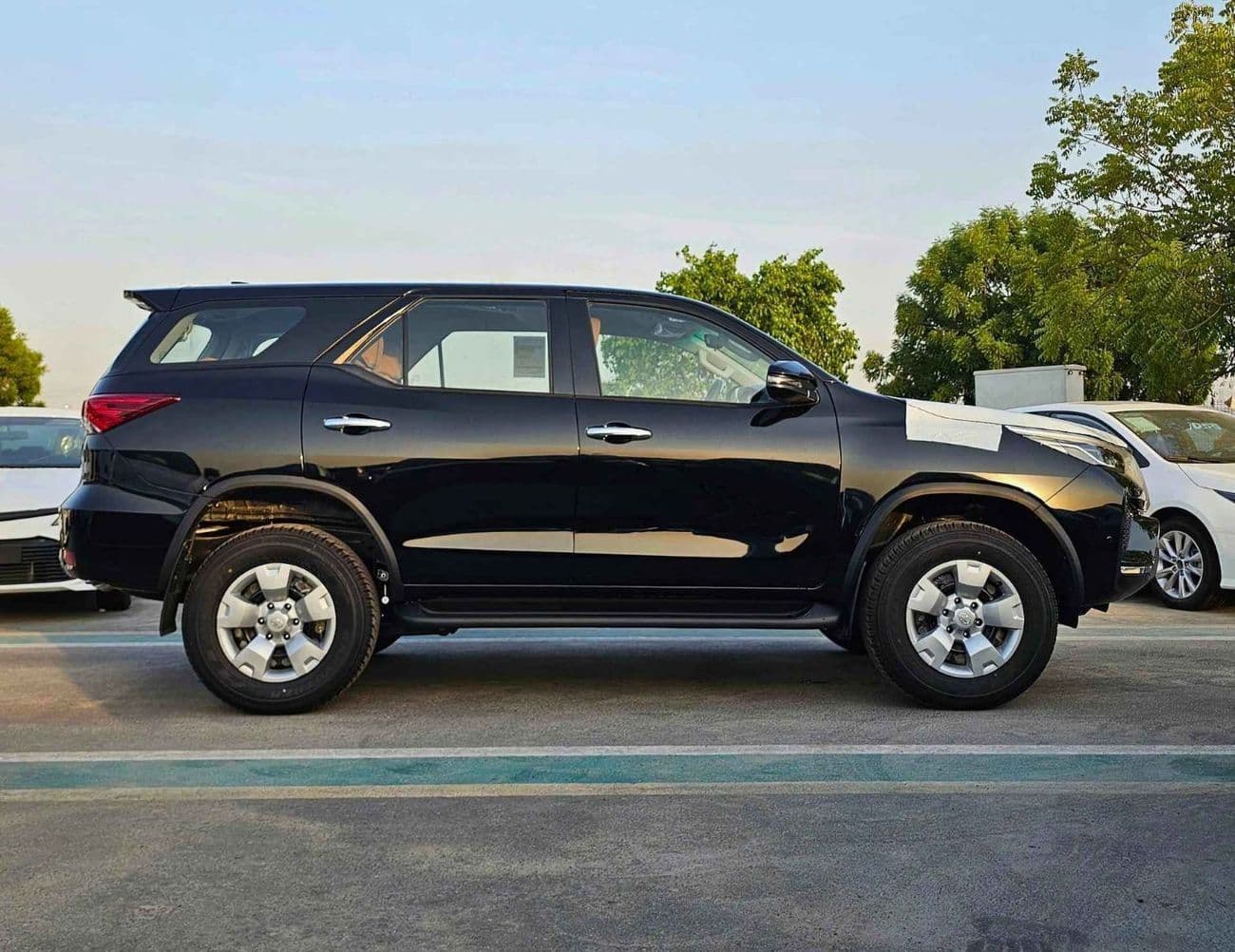 2025 Toyota Fortuner thumbnail 3