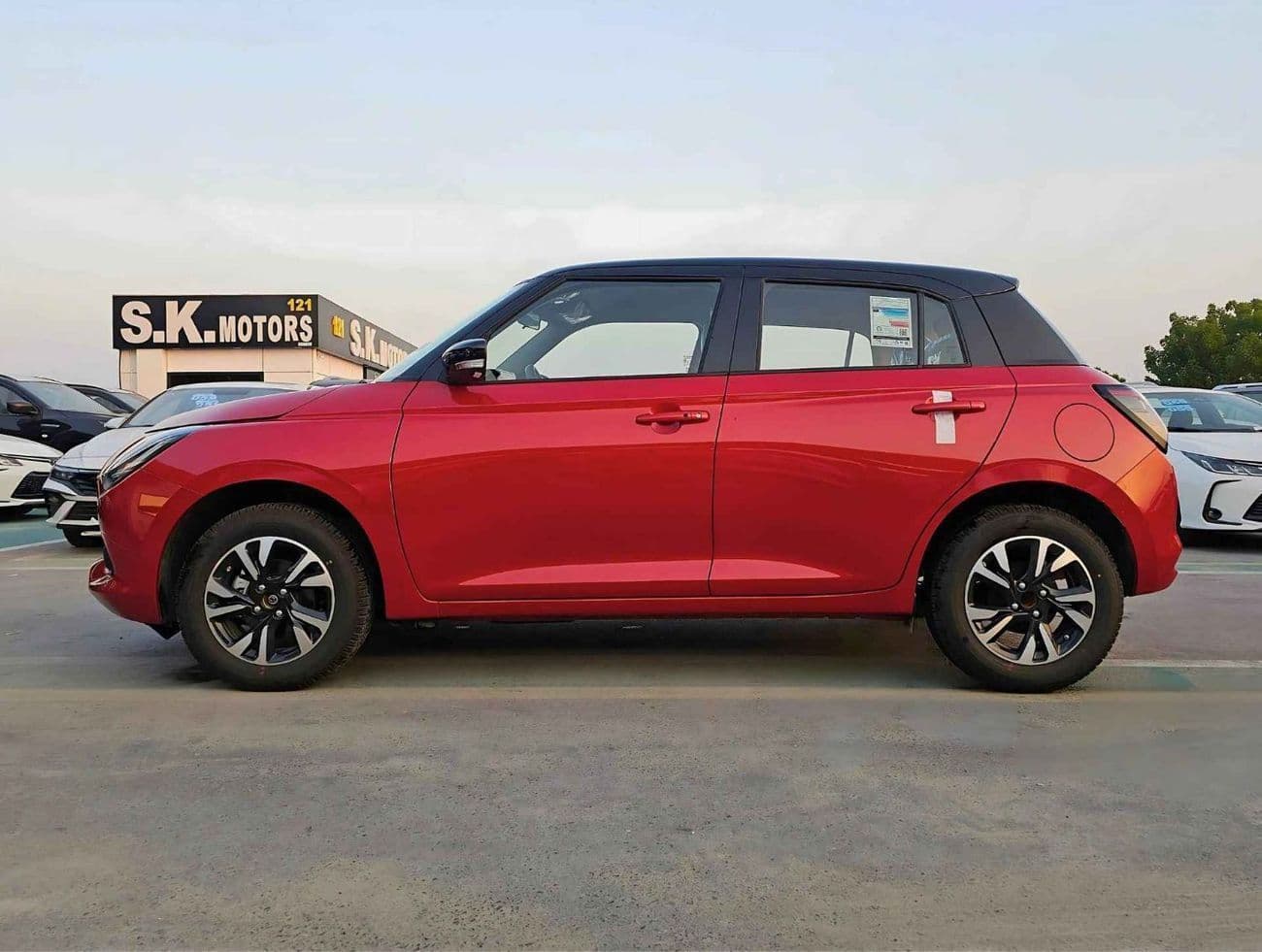 2025 Suzuki Swift GLX thumbnail 2