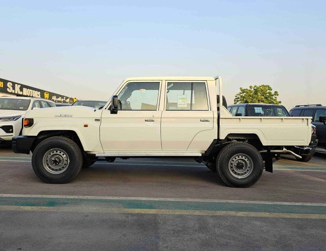 2025 Toyota Land Cruiser Pick Up thumbnail 3