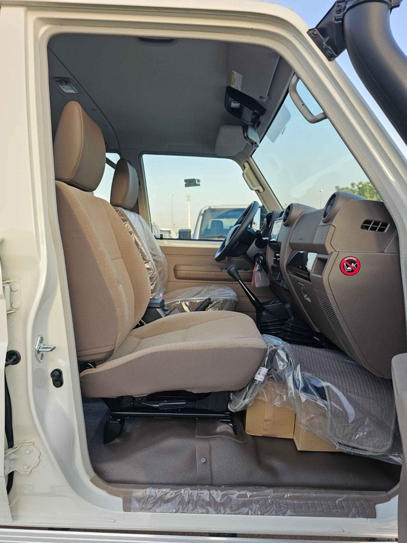 2025 Toyota Land Cruiser Pick Up thumbnail 10
