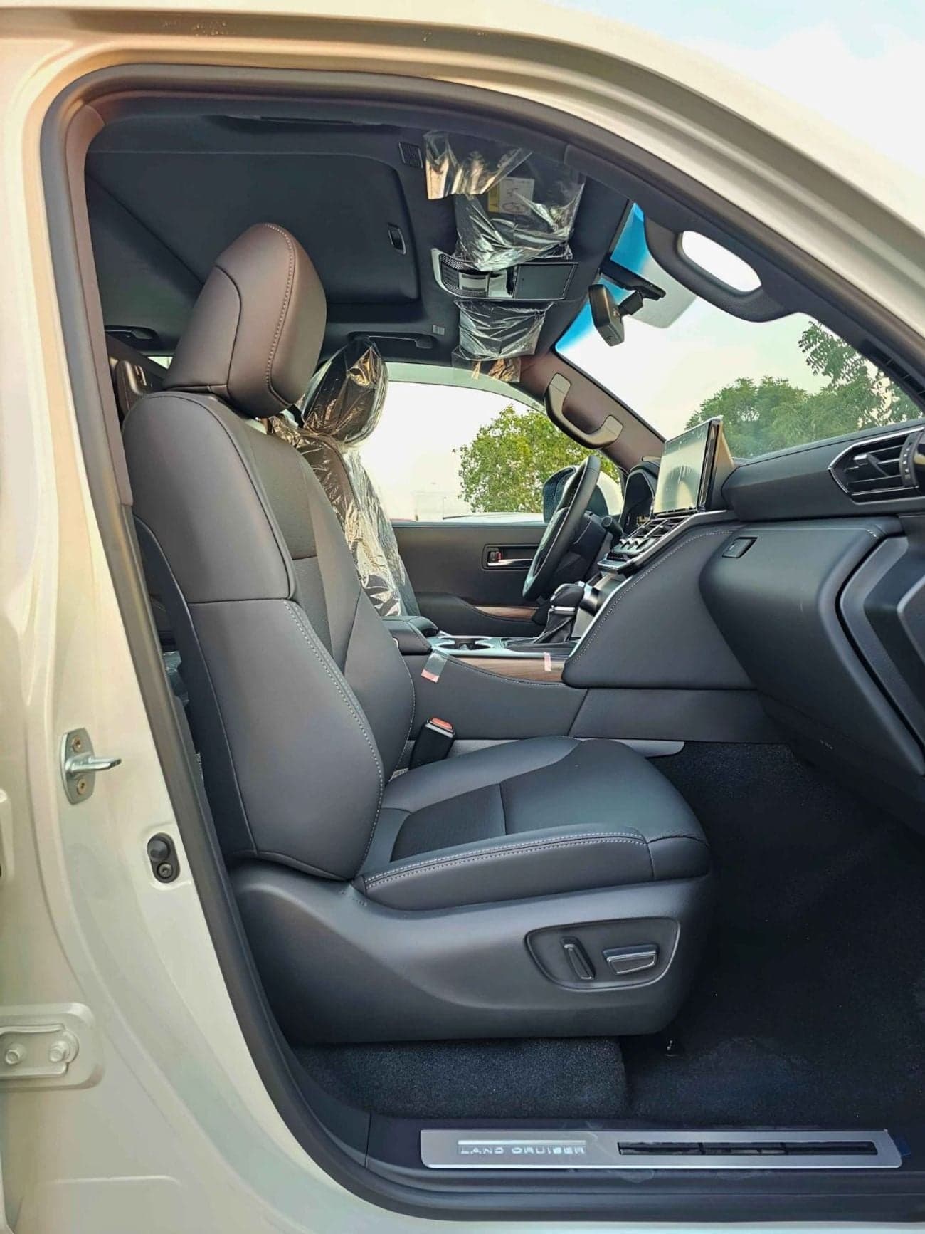 2024 Toyota Land Cruiser GXR thumbnail 8
