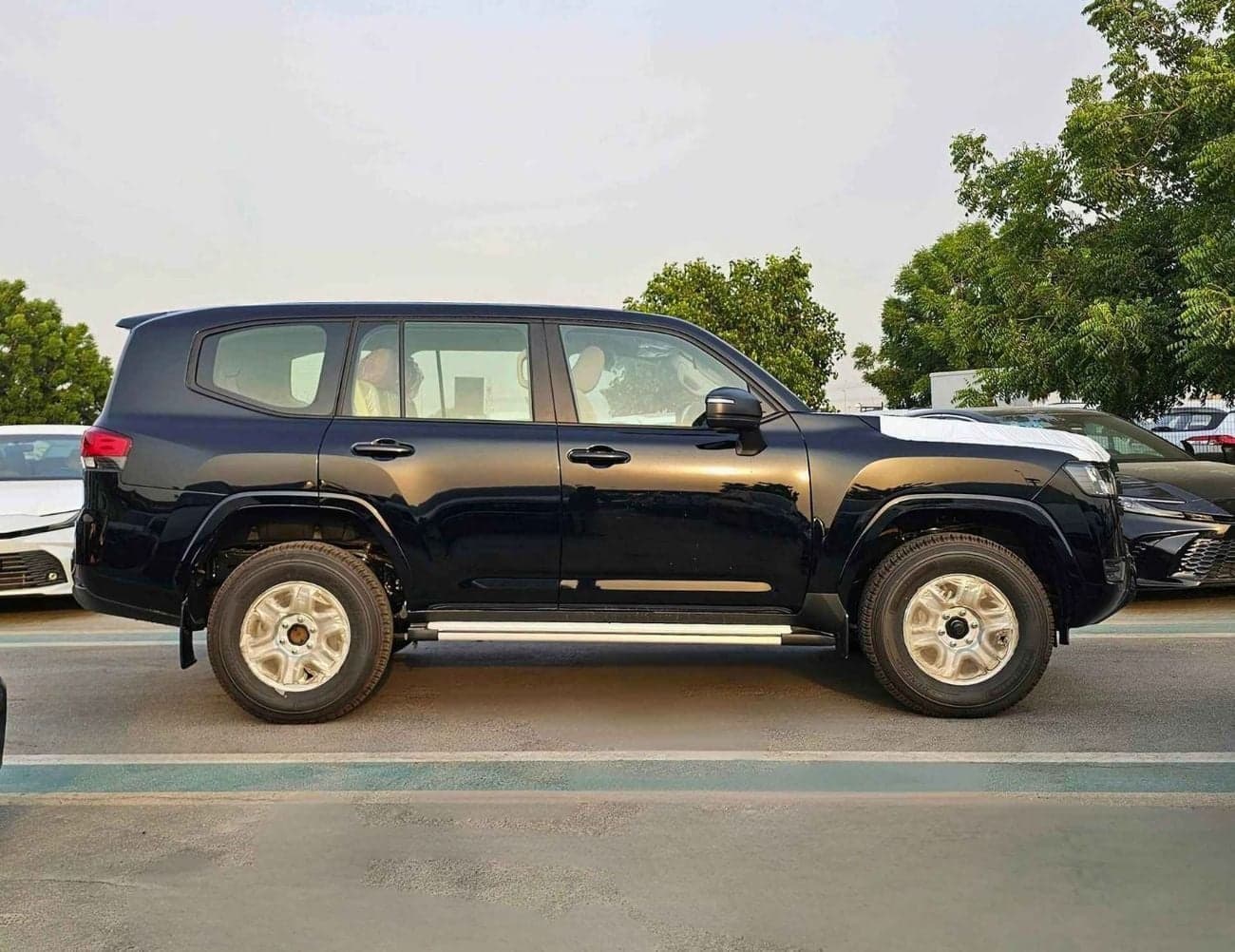2024 Toyota Land Cruiser GXR thumbnail 2