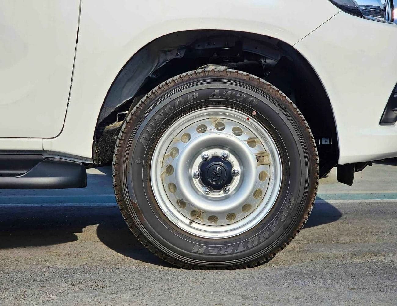 2025 Toyota Hilux GLX thumbnail 5