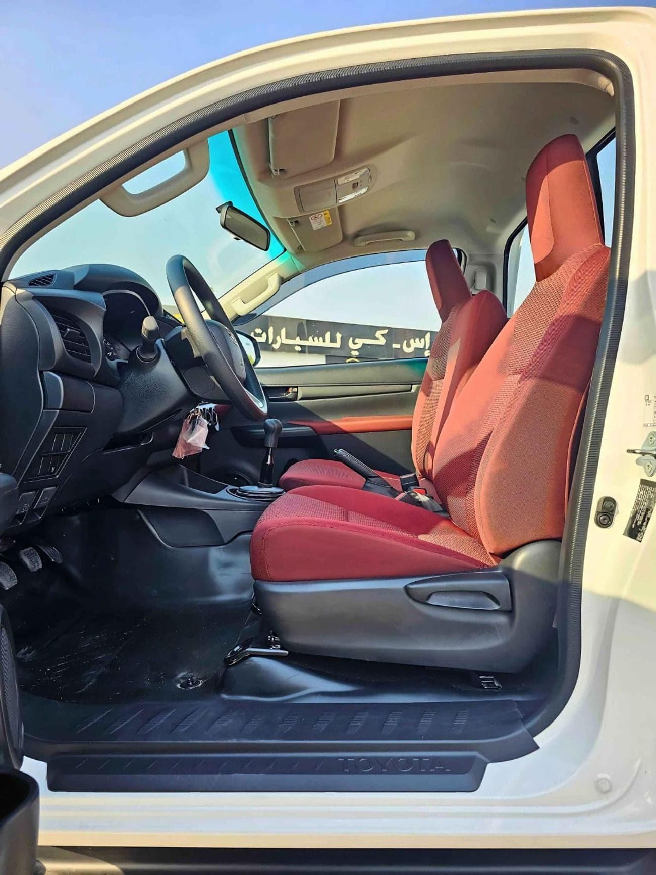 2025 Toyota Hilux GLX thumbnail 6